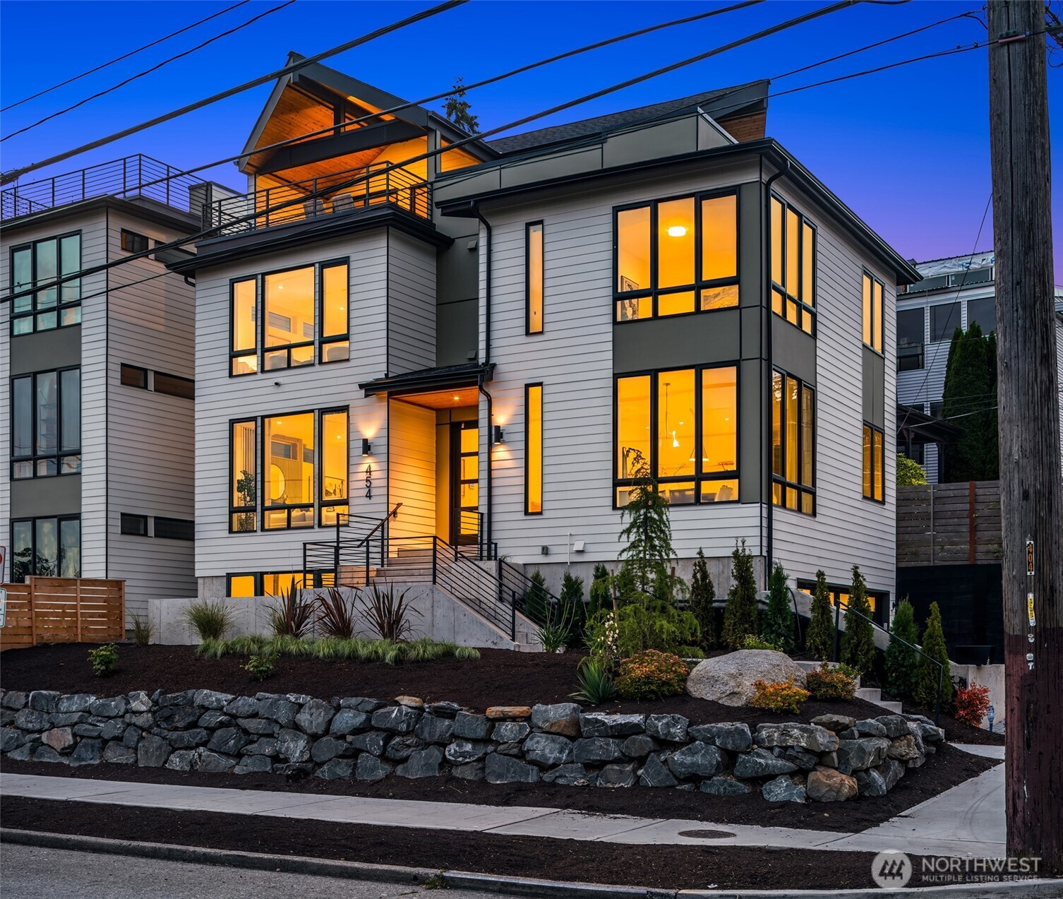 454 NE 40th Street, Seattle, WA 98105, photo 2 of 39