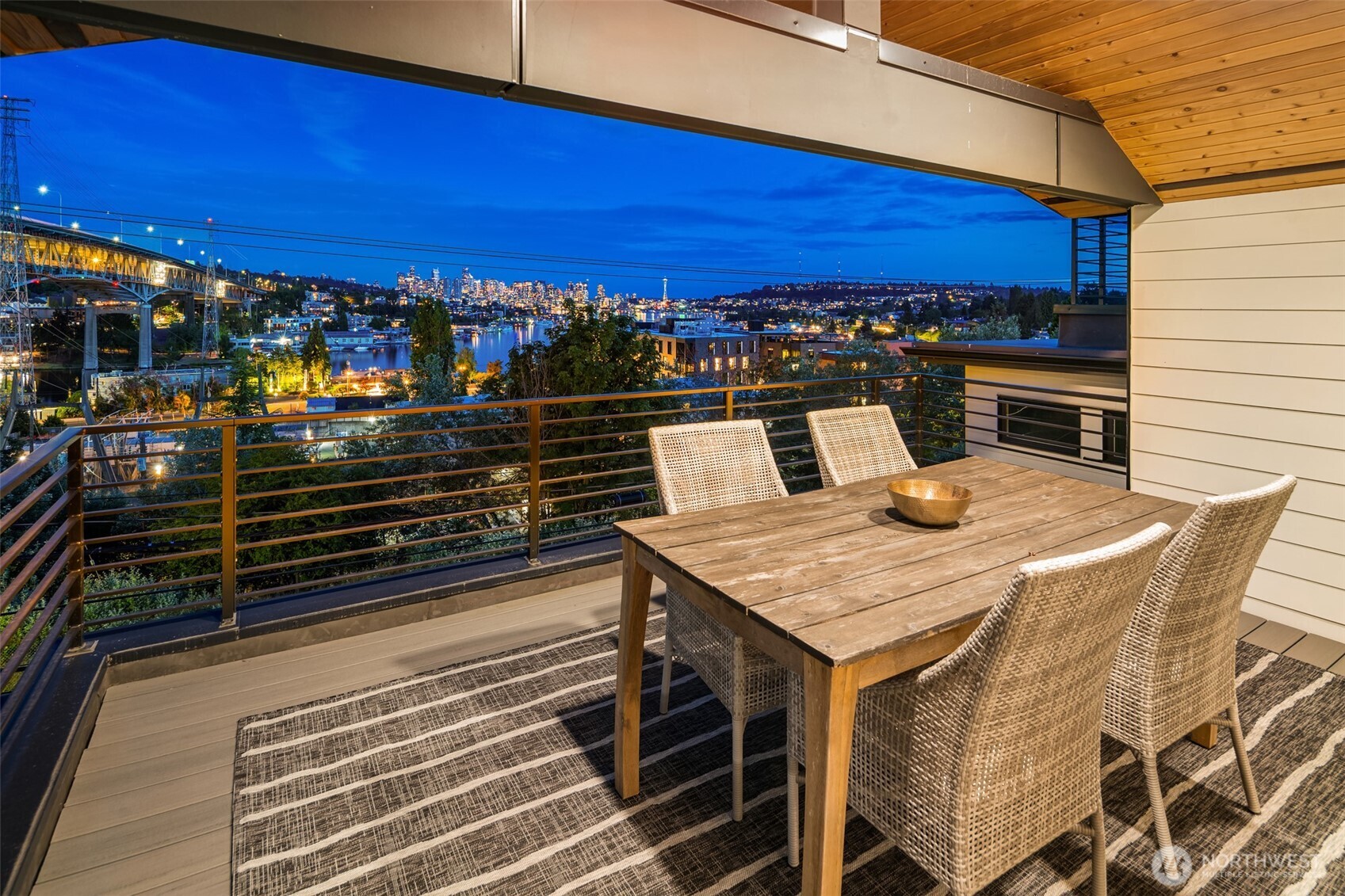 454 NE 40th Street, Seattle, WA 98105, photo 3 of 39