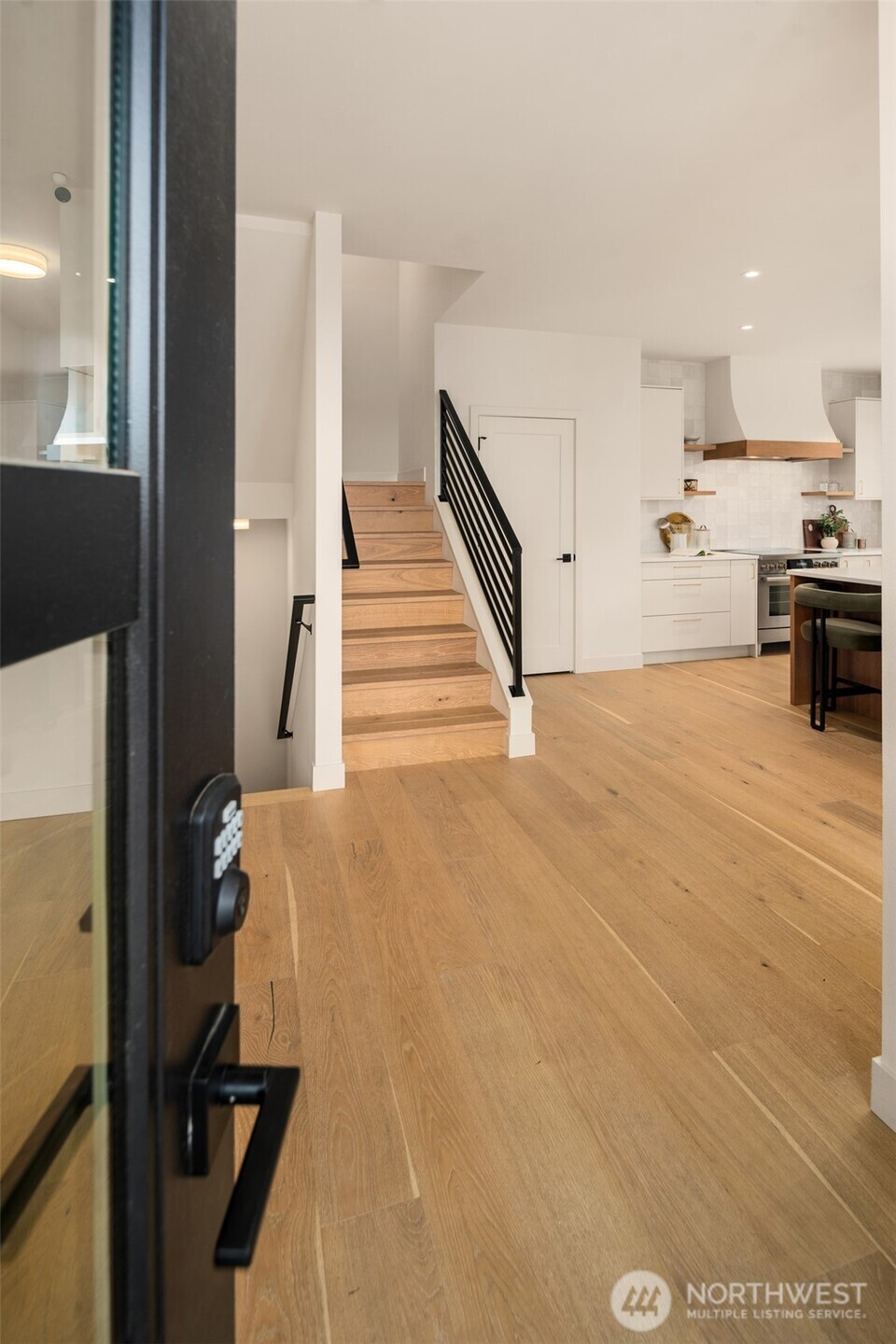 454 NE 40th Street, Seattle, WA 98105, photo 5 of 39