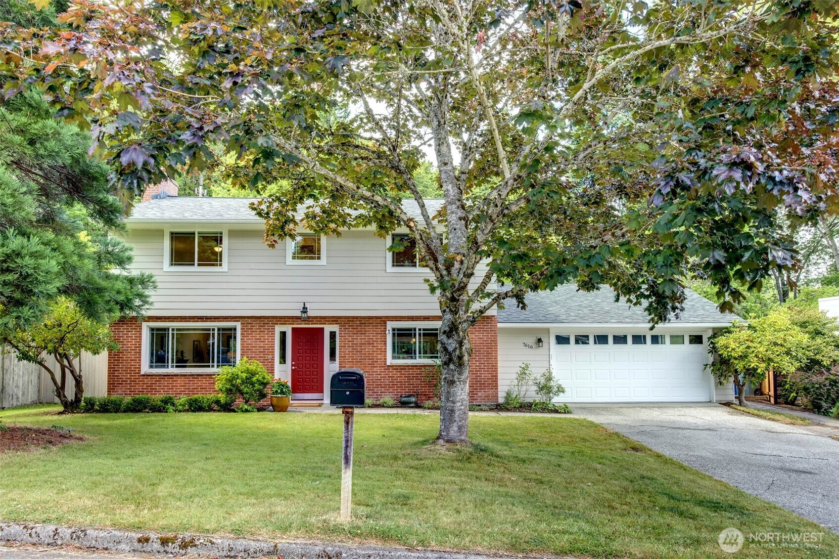 7616 SE 37th Place