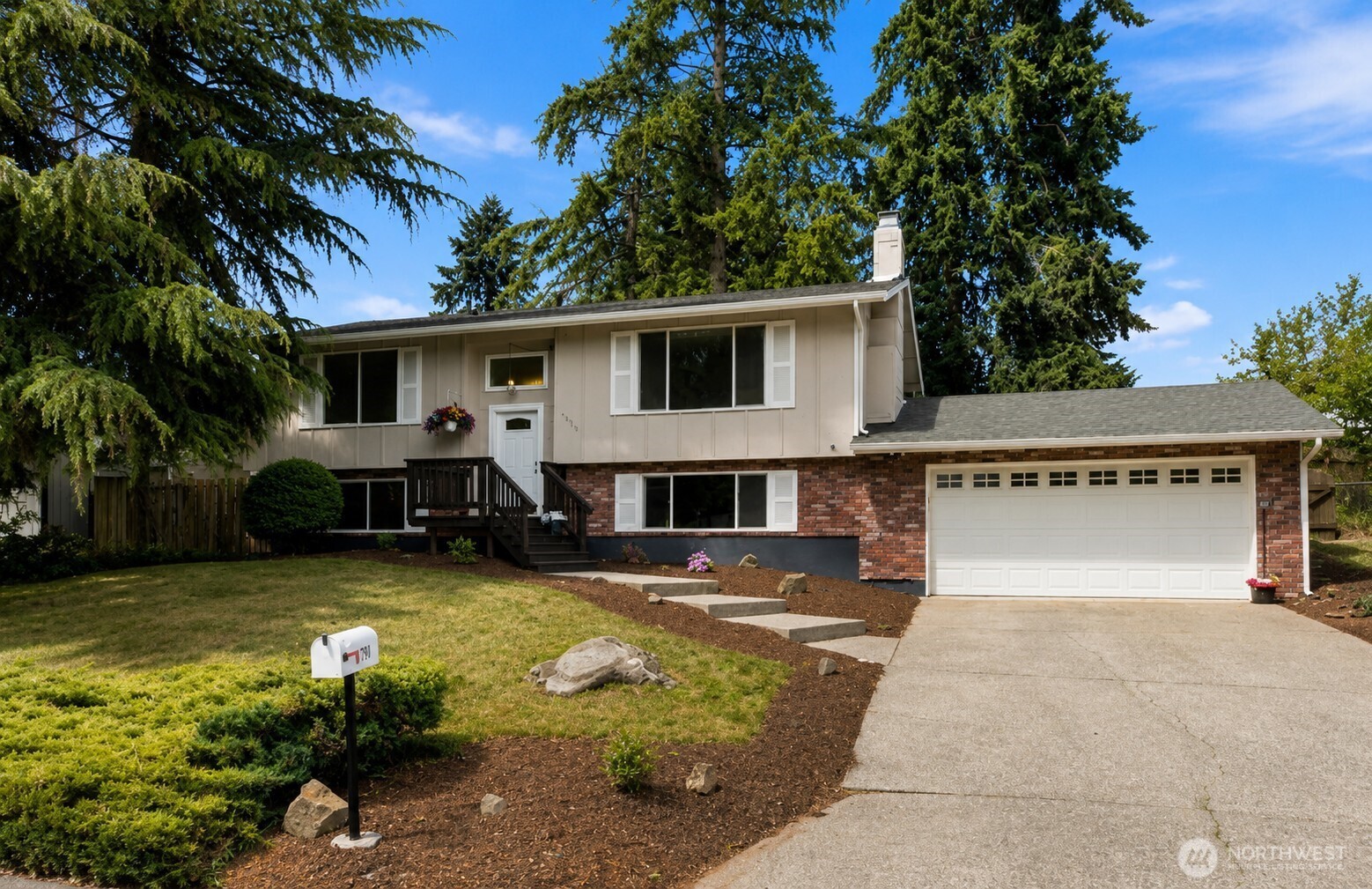 7910 Husky Way SE