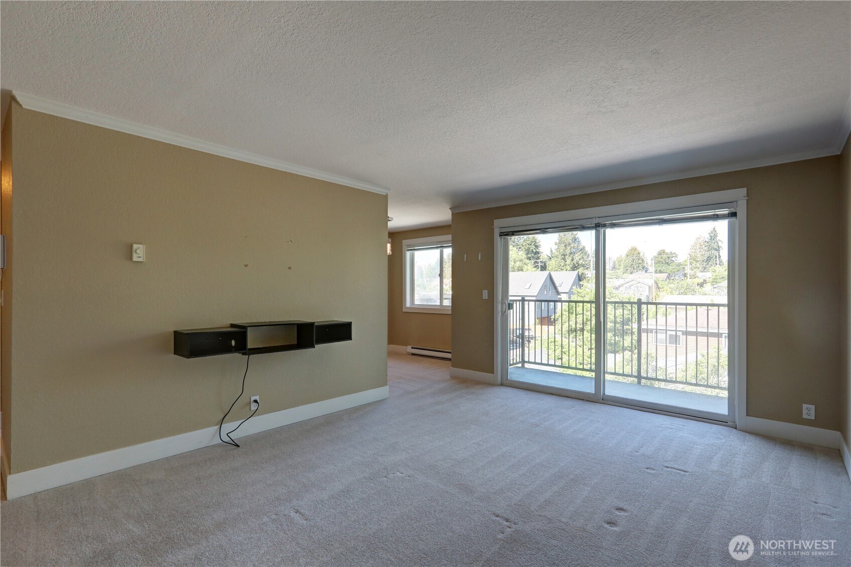 939 N 101st Street #302, Seattle, WA 98133, photo 2 of 14