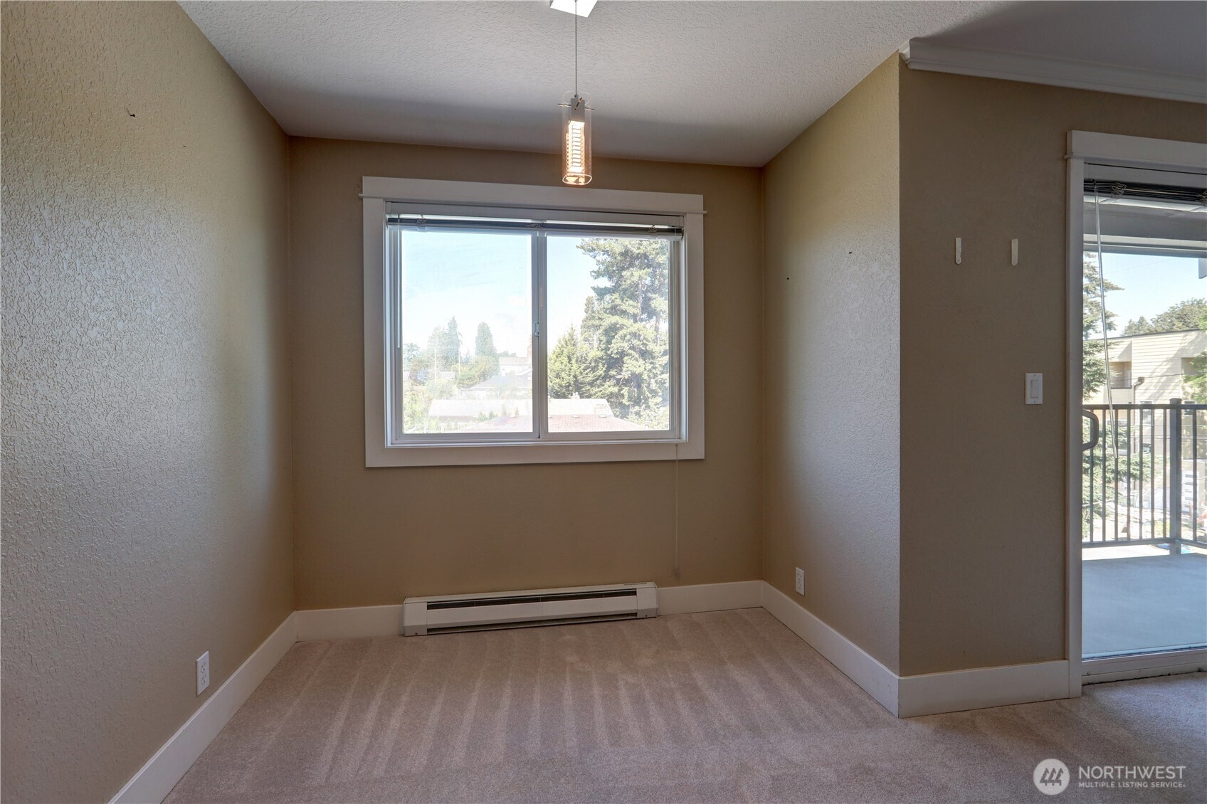 939 N 101st Street #302, Seattle, WA 98133, photo 4 of 14