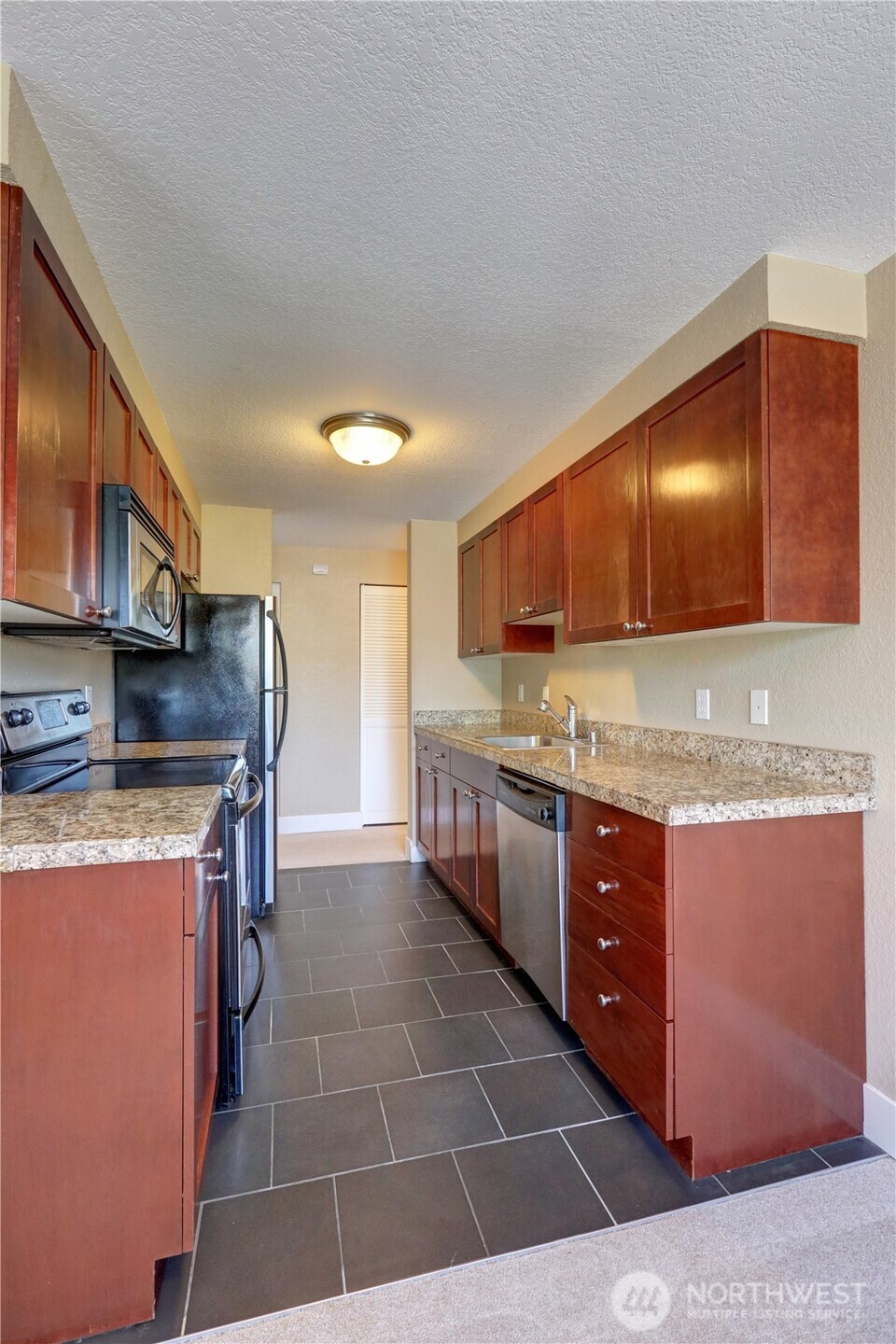 939 N 101st Street #302, Seattle, WA 98133, photo 5 of 14