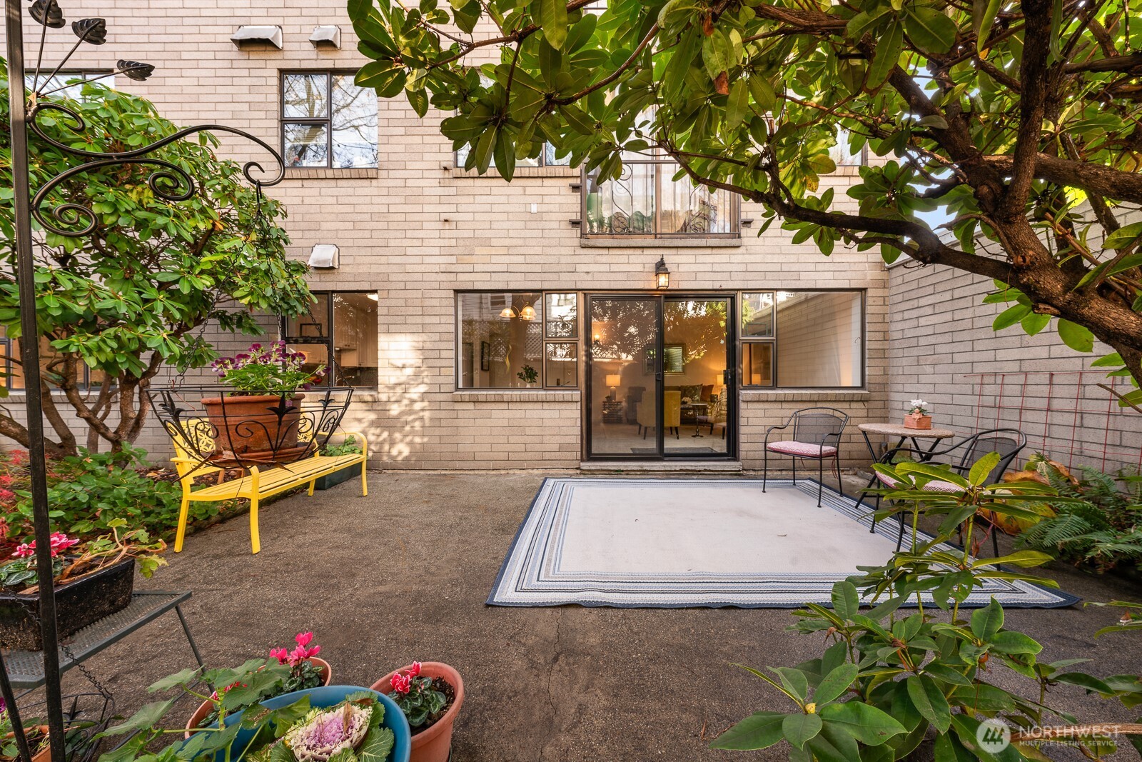 912 3rd Avenue W #101, Seattle, WA 98119-3751, photo 5 of 25