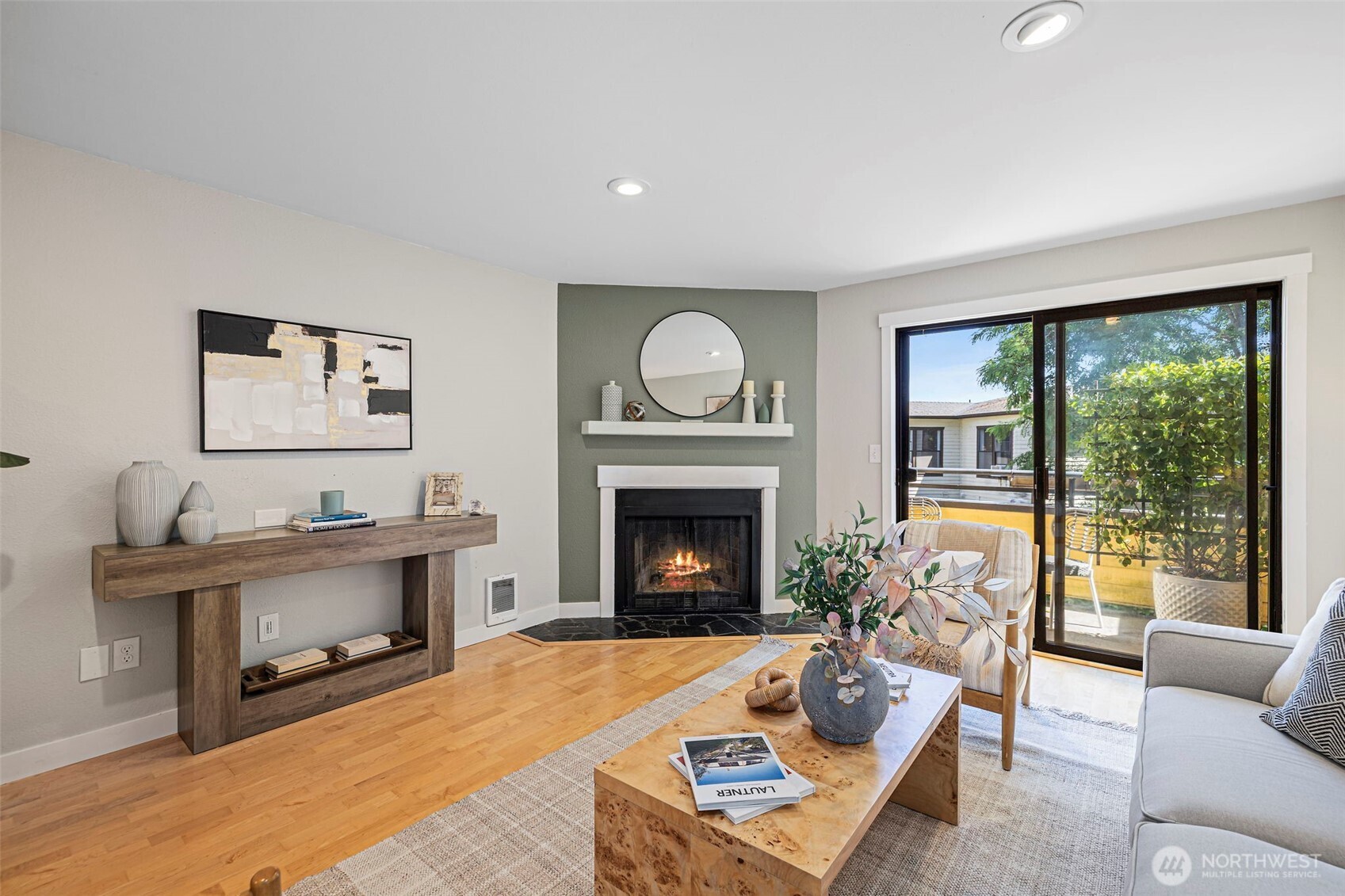 2591 E Madison Street #2567