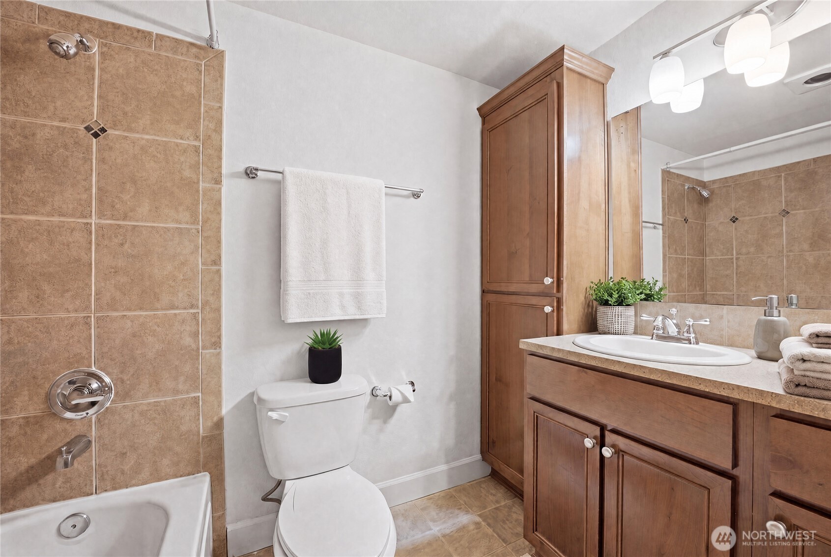 300 N 130th Street #2303, Seattle, WA 98133, photo 2 of 18