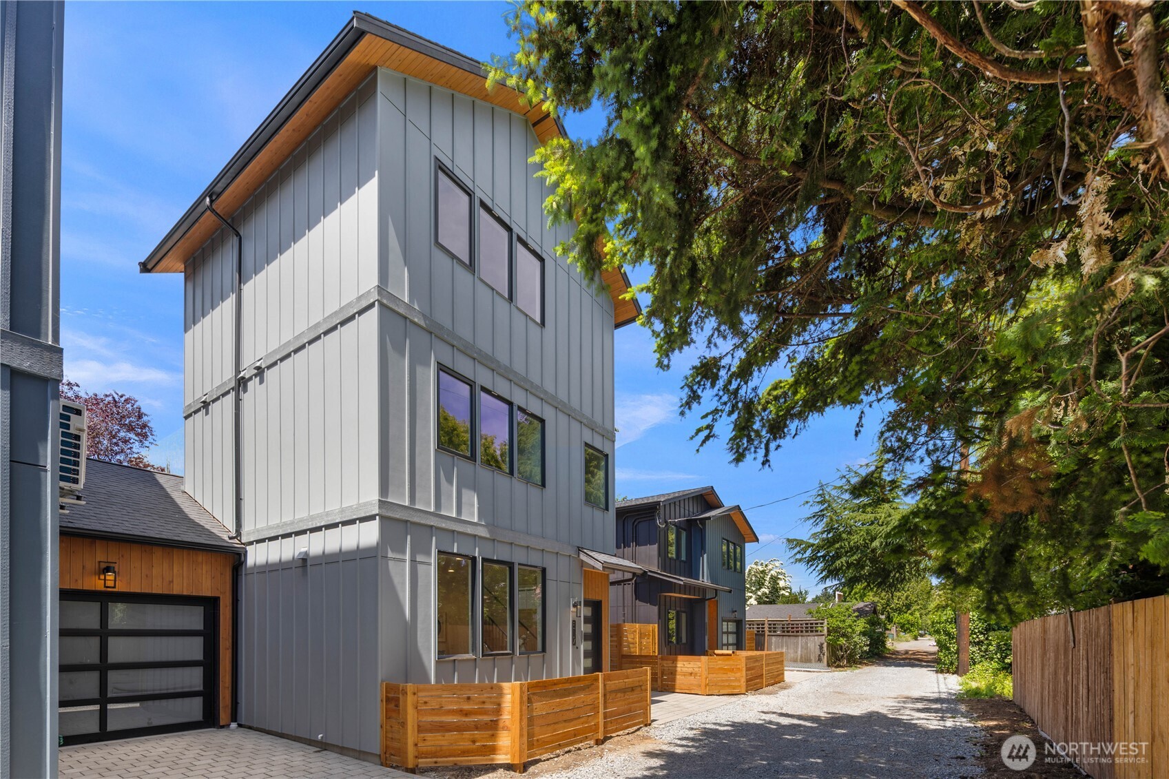 512 N 92nd Street, Seattle, WA 98103, photo 3 of 37