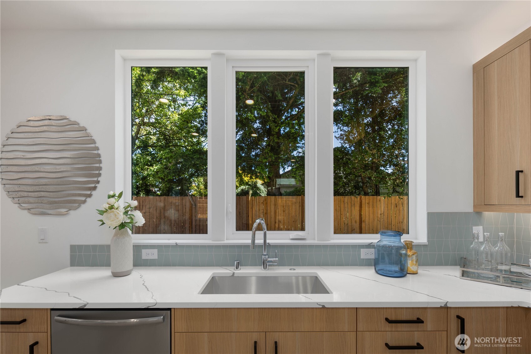 512 N 92nd Street, Seattle, WA 98103, photo 5 of 33
