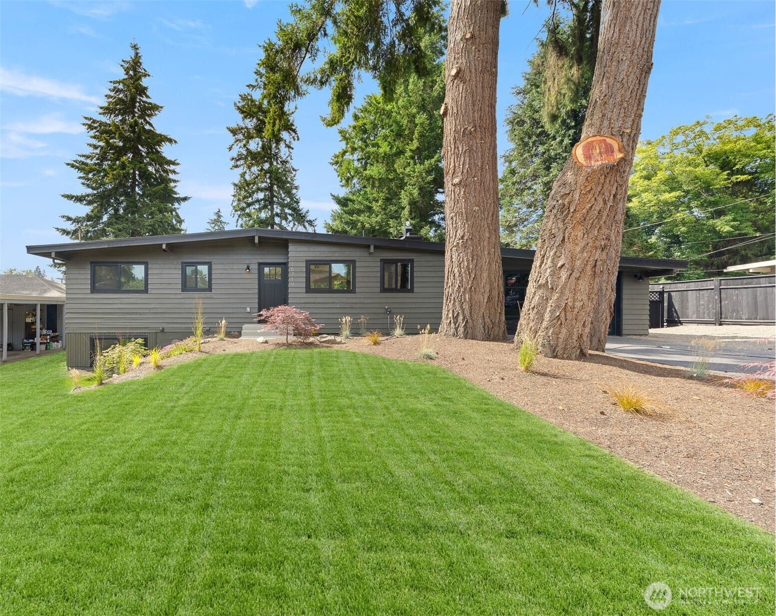 16719 SE 4th Place, Bellevue, WA 98008, photo 2 of 2