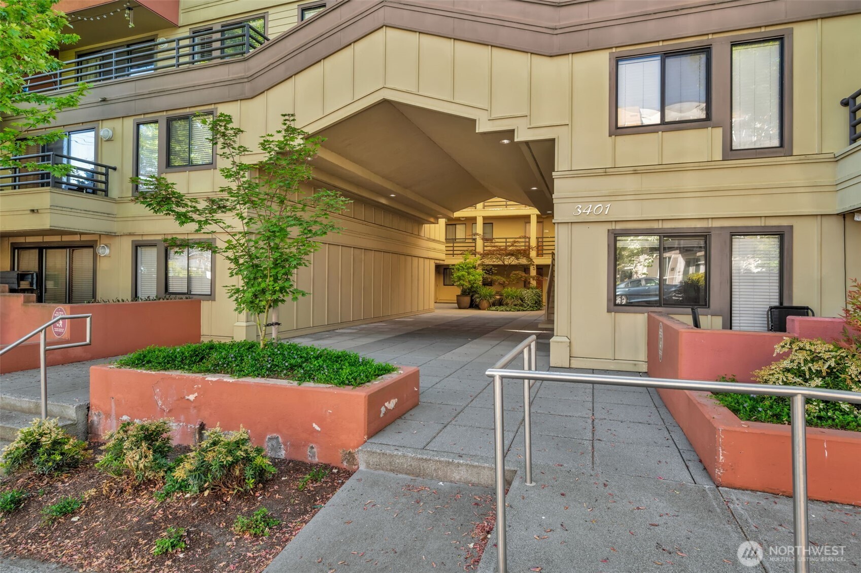 3401 Wallingford Avenue N #210, Seattle, WA 98103-9068, photo 2 of 39