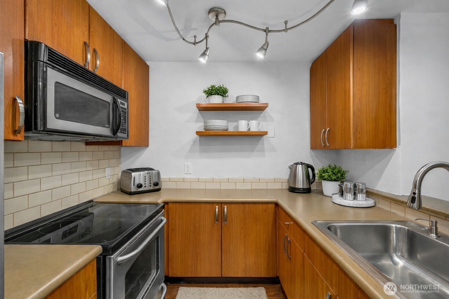 3401 Wallingford Avenue N #210, Seattle, WA 98103-9068, photo 5 of 39