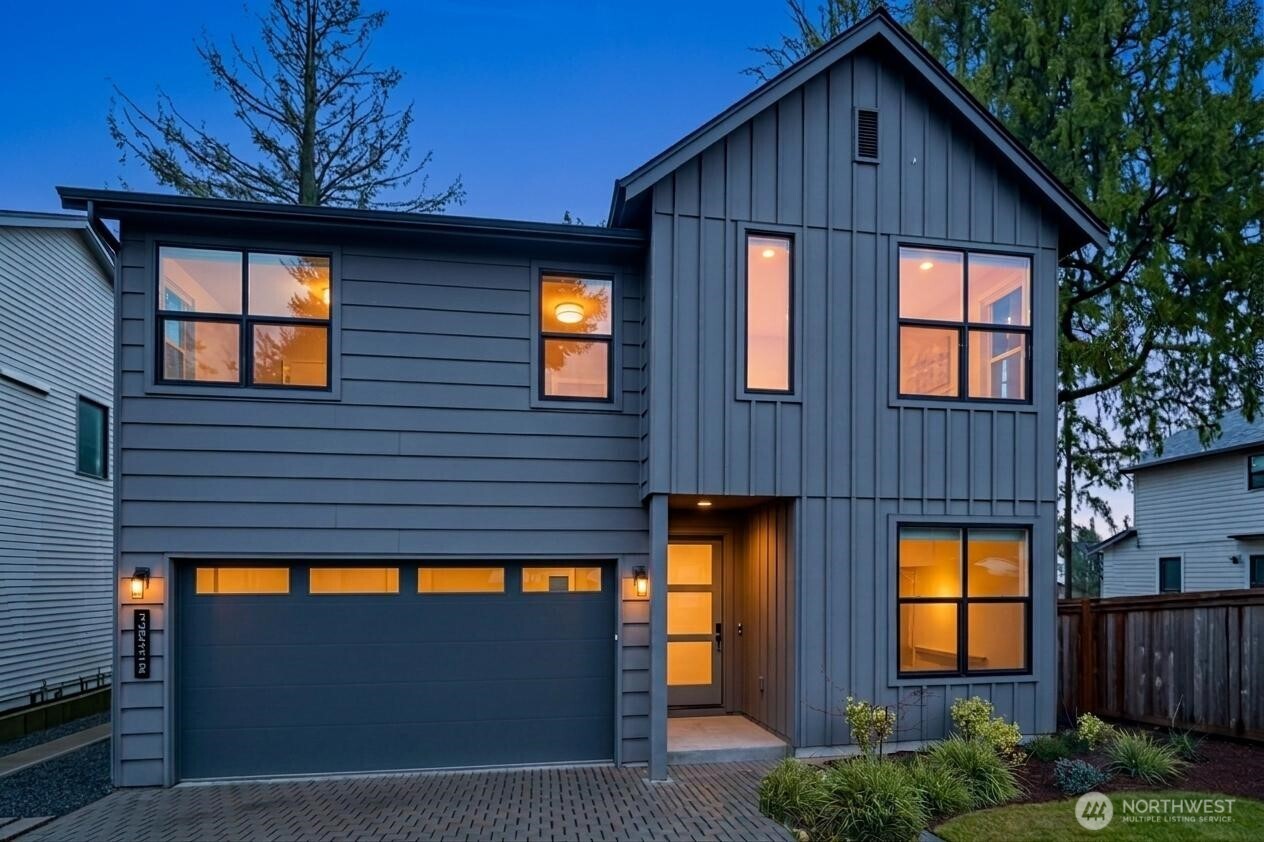 12332 38th Avenue NE, Seattle, WA 98125, photo 3 of 24