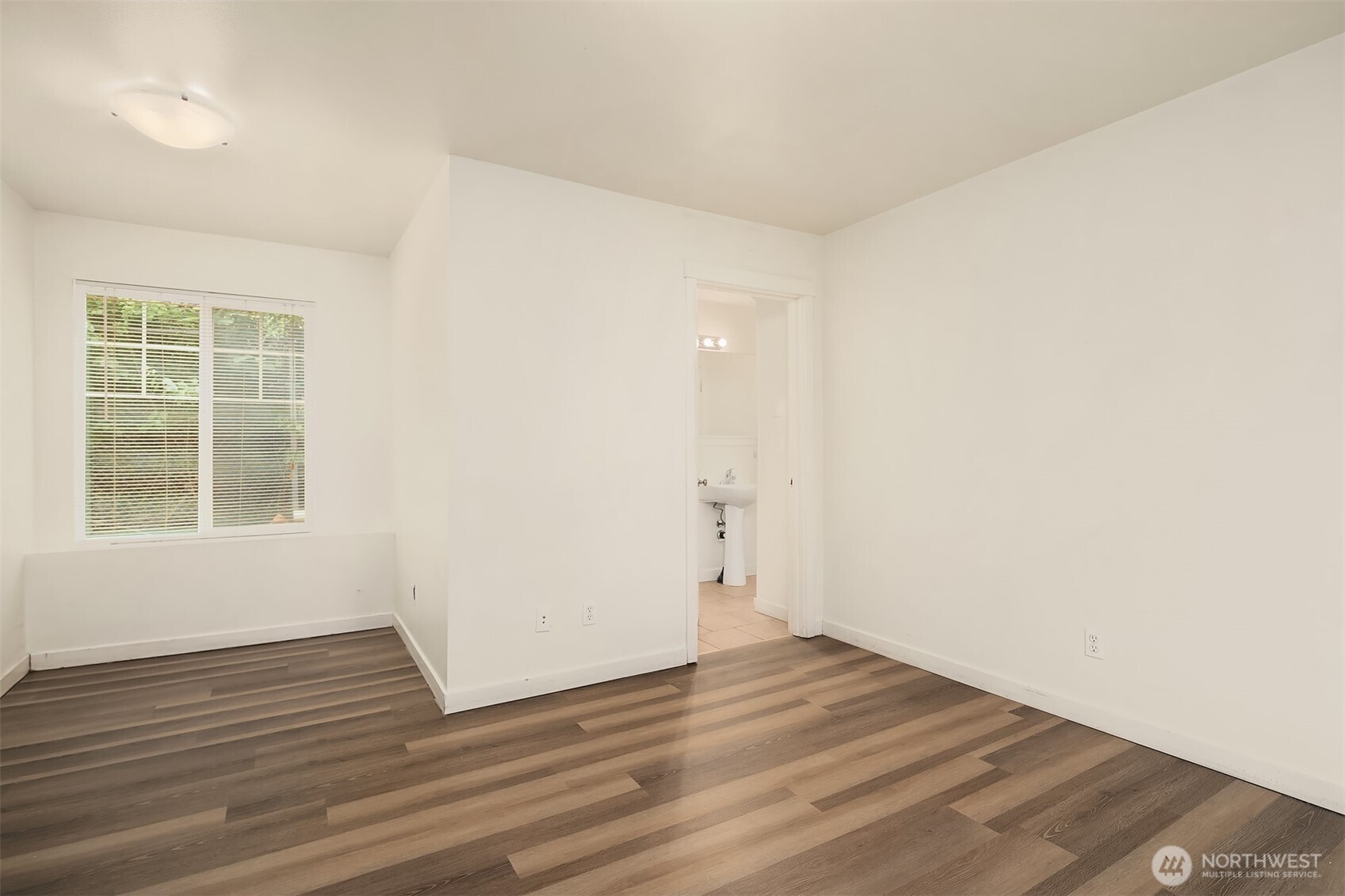 4218 Pasadena Place NE, Seattle, WA 98105, photo 2 of 2