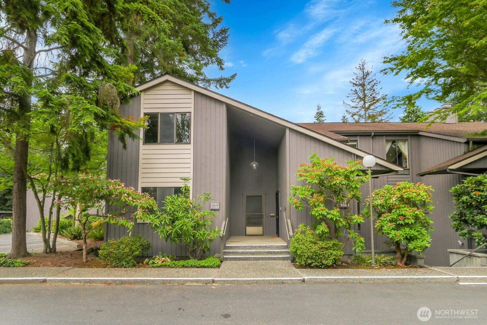 1541 NE 143rd Street #H5, Seattle, WA 98125, photo 2 of 31