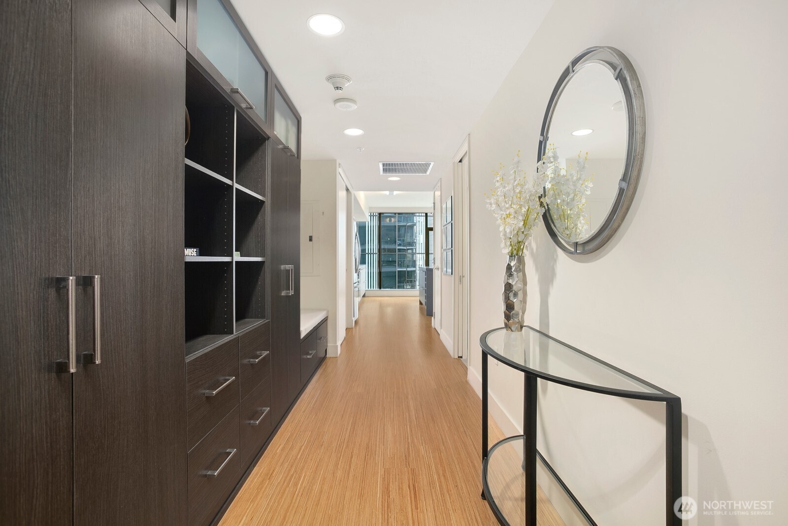 820 Blanchard Street #910, Seattle, WA 98121, photo 2 of 24