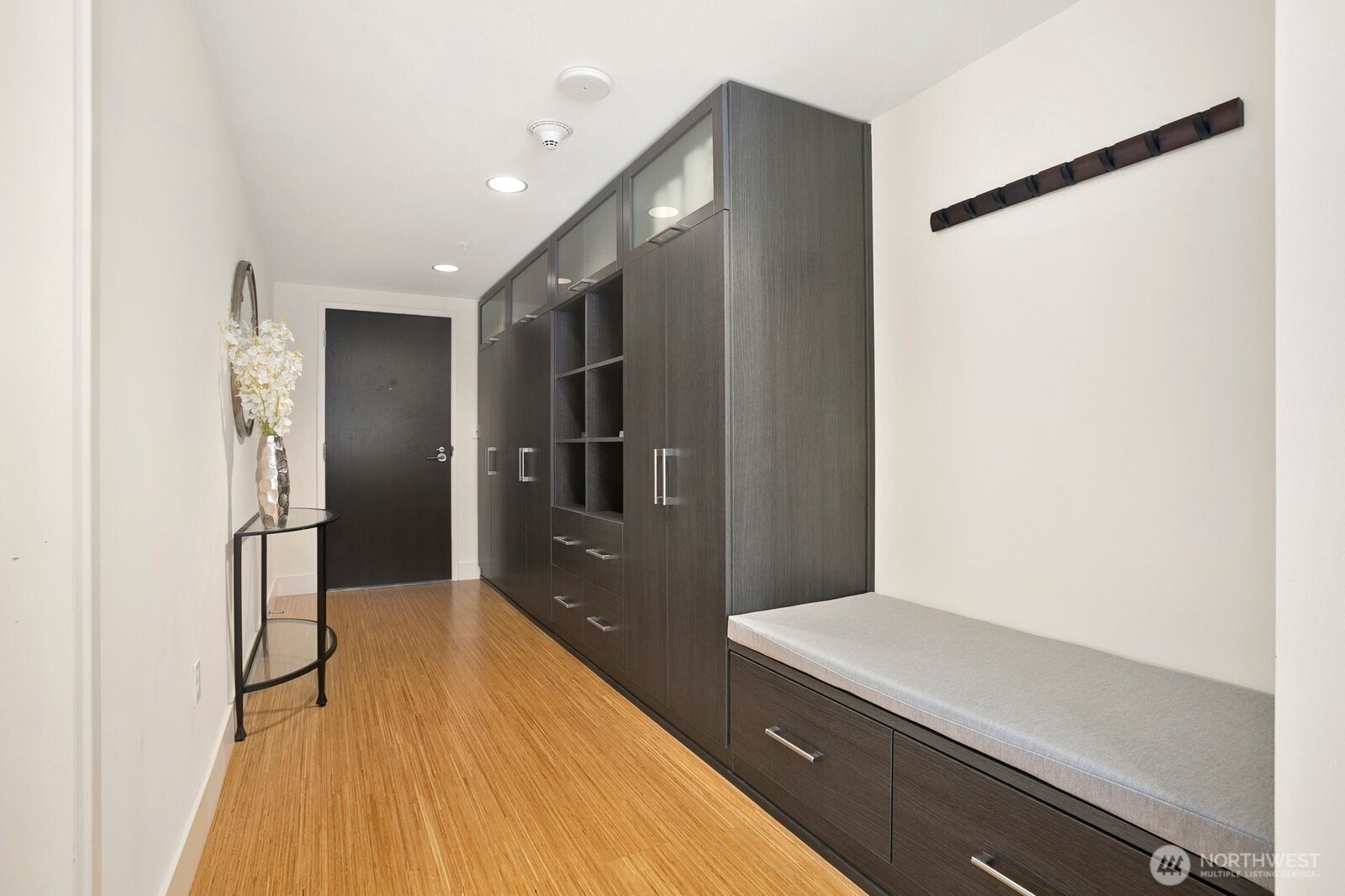 820 Blanchard Street #910, Seattle, WA 98121, photo 3 of 24