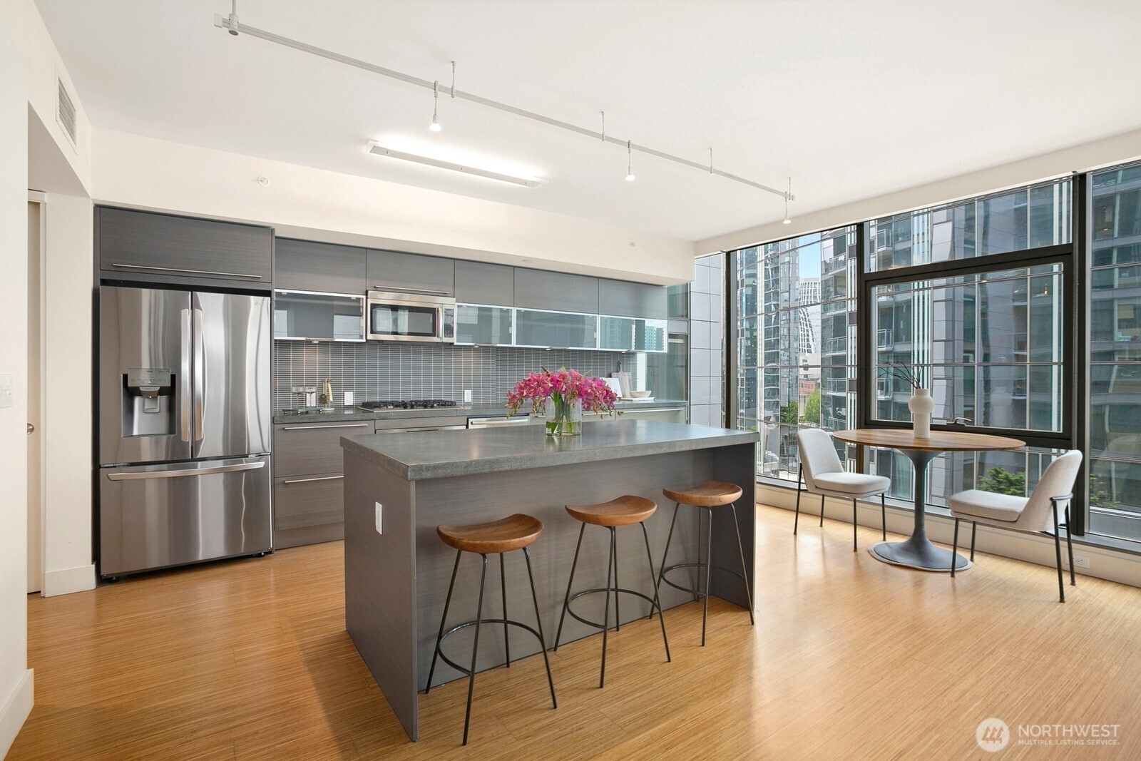 820 Blanchard Street #910, Seattle, WA 98121, photo 4 of 24