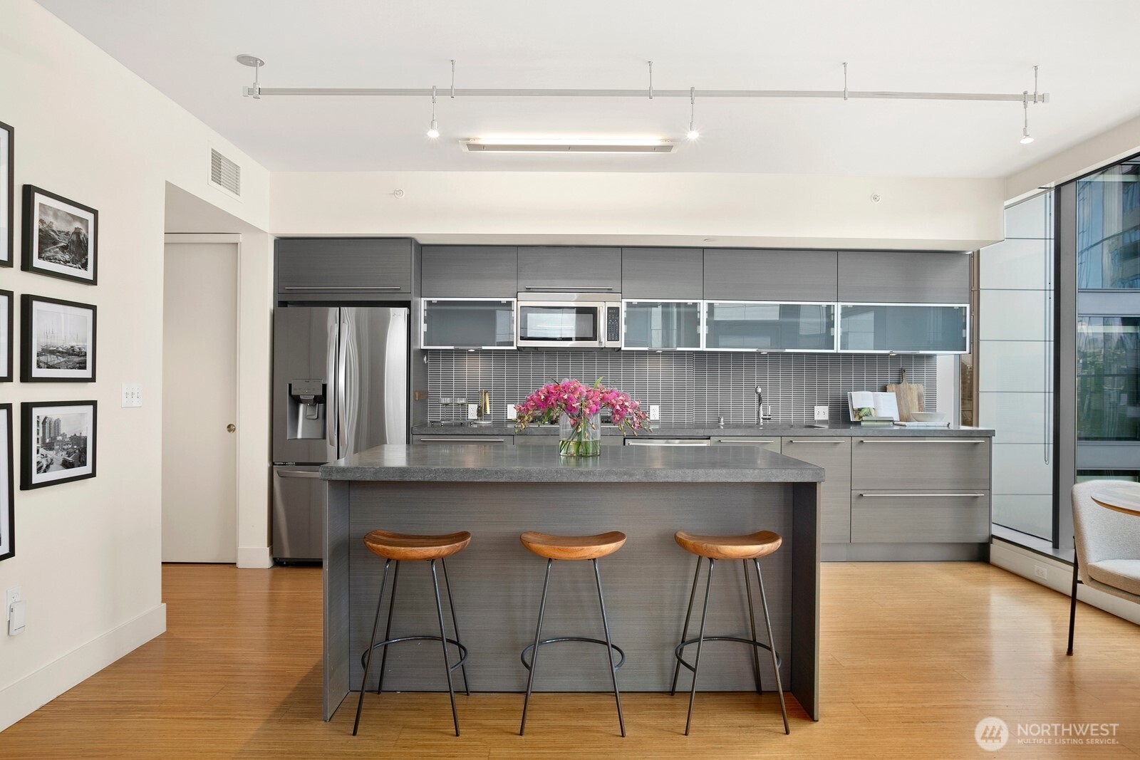 820 Blanchard Street #910, Seattle, WA 98121, photo 5 of 24