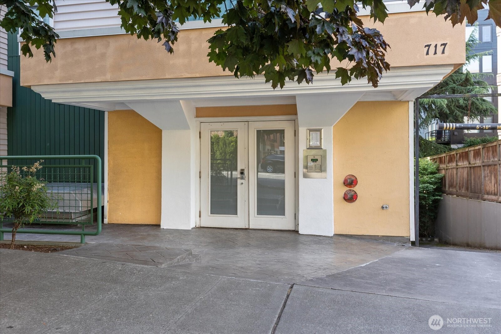717 E Denny Way #3A, Seattle, WA 98122-6738, photo 3 of 37