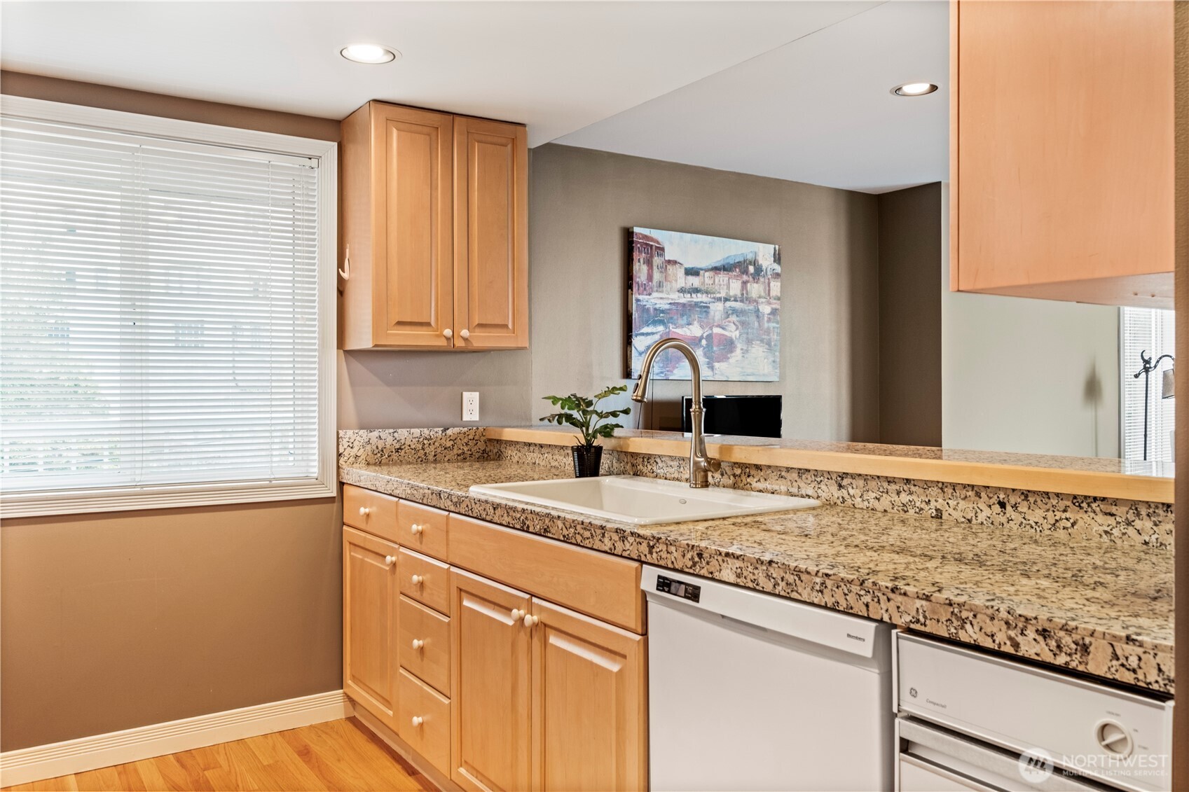 601 W Mercer Place #304, Seattle, WA 98119, photo 4 of 30
