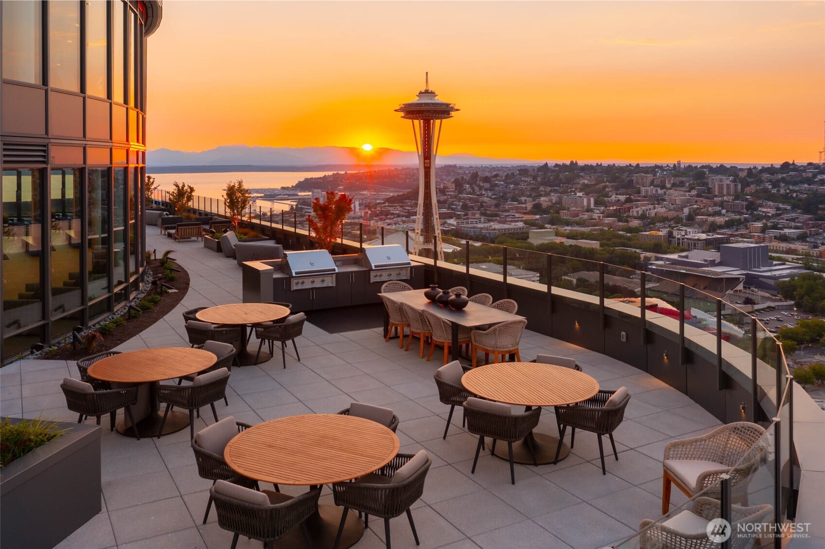 2510 6th Avenue #2705, Seattle, WA 98121, photo 2 of 25