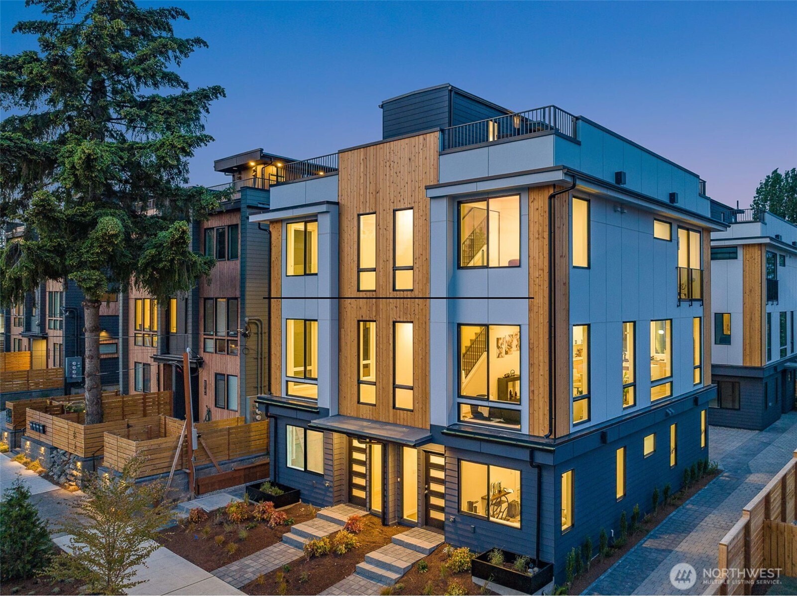 4514 A Corliss Avenue N, Seattle, WA 98103, photo 2 of 2