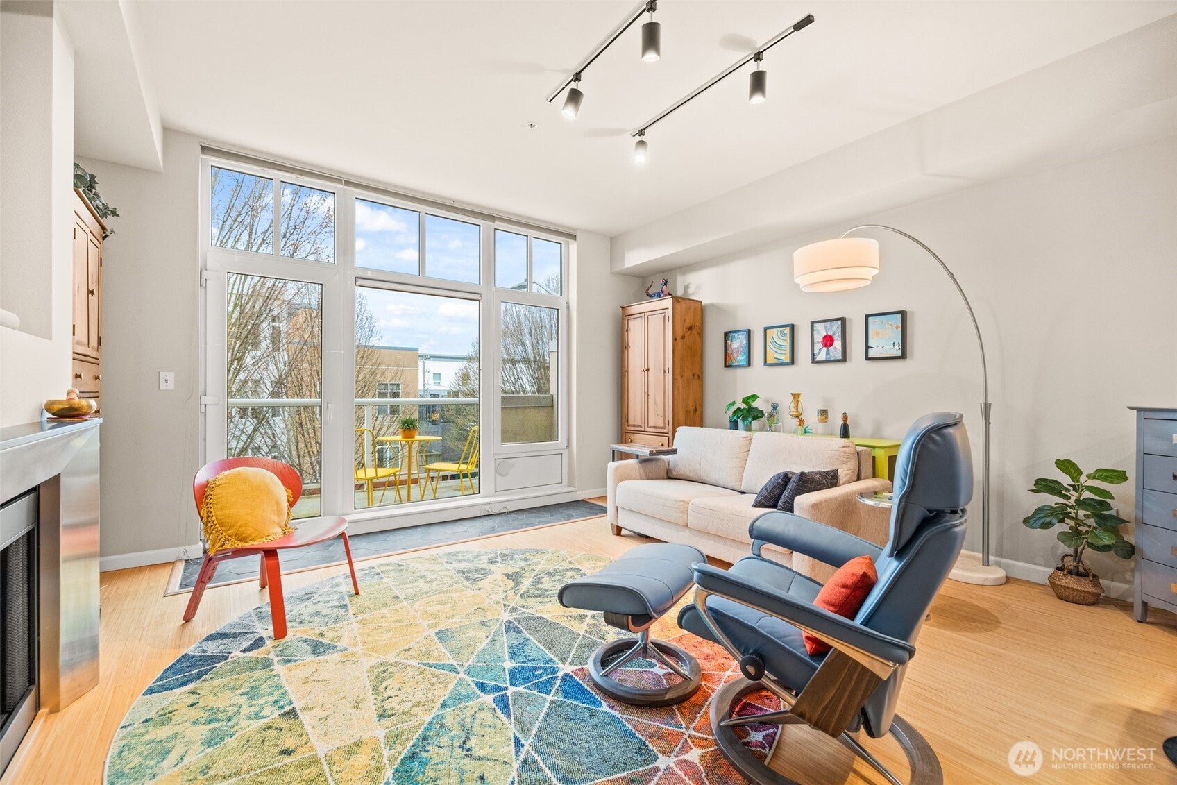 17 W Mercer Street #206, Seattle, WA 98119, photo 3 of 36