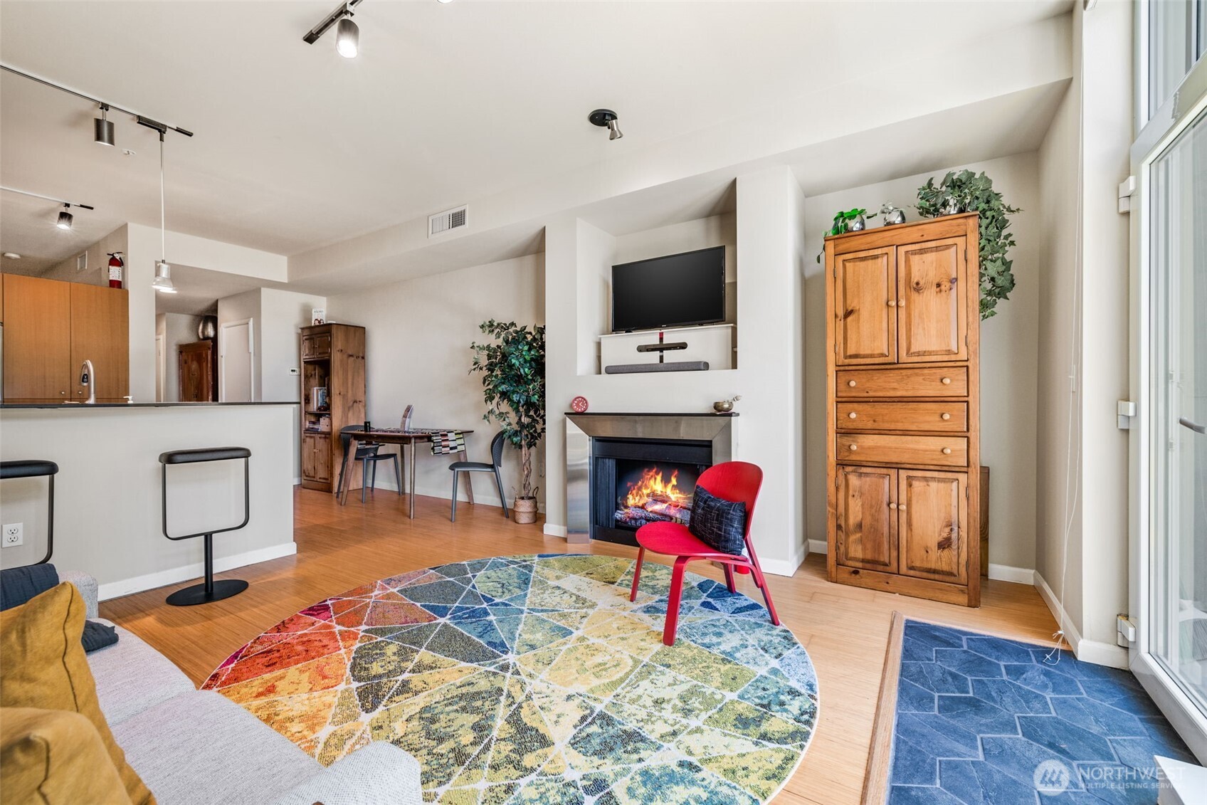 17 W Mercer Street #206, Seattle, WA 98119, photo 4 of 36