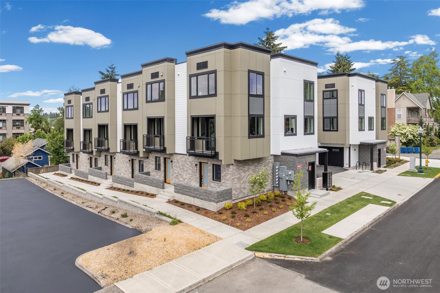 528 13th Avenue SE #105
