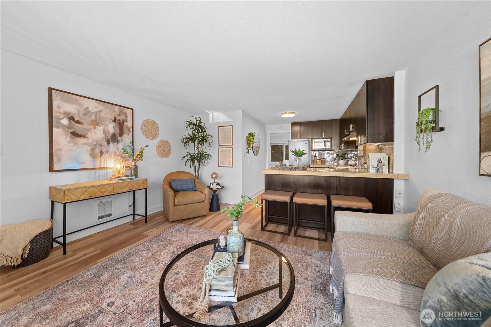 752 Bellevue Avenue E #212, Seattle, WA 98102, photo 3 of 21