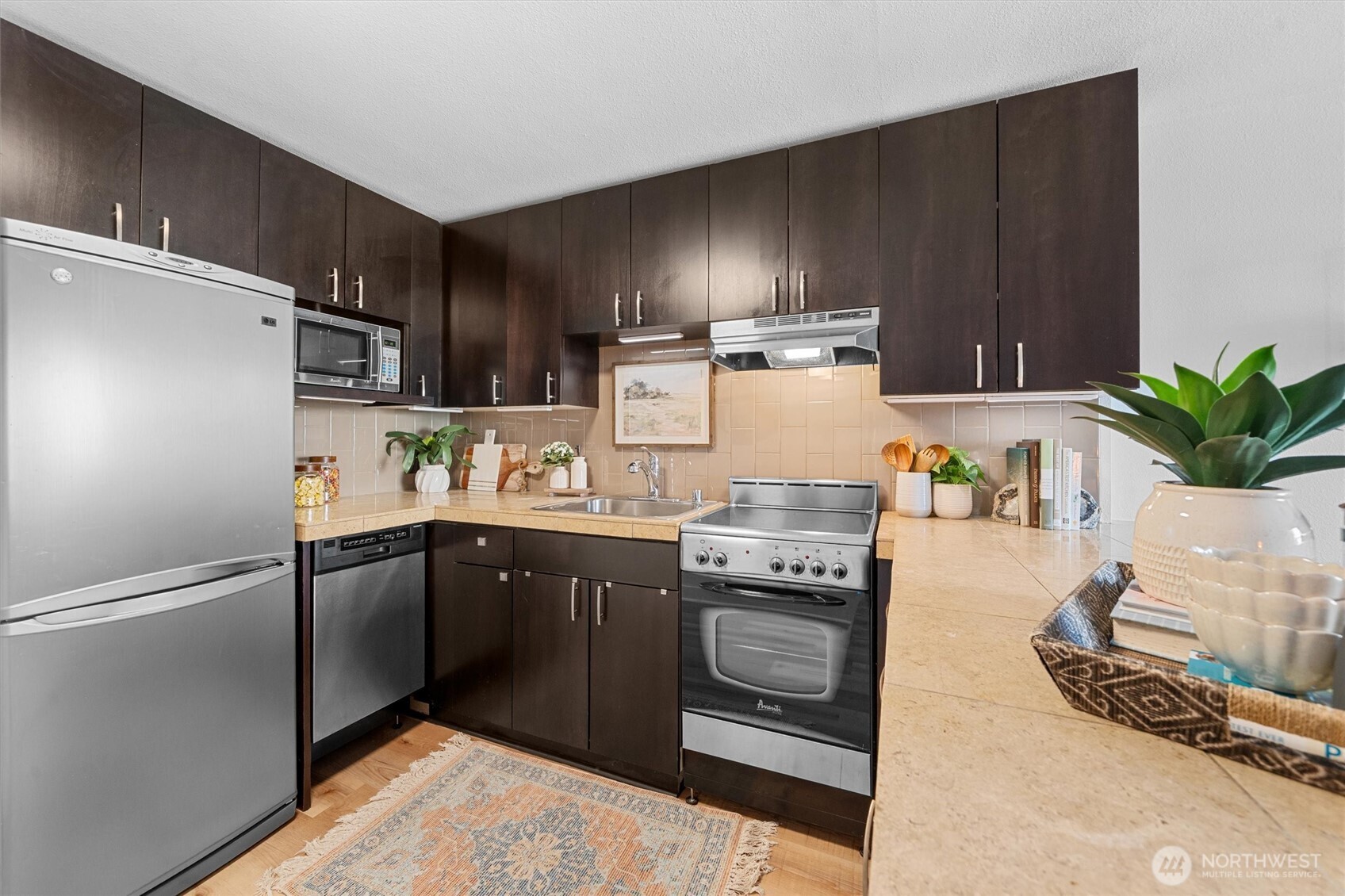 752 Bellevue Avenue E #212, Seattle, WA 98102, photo 5 of 21