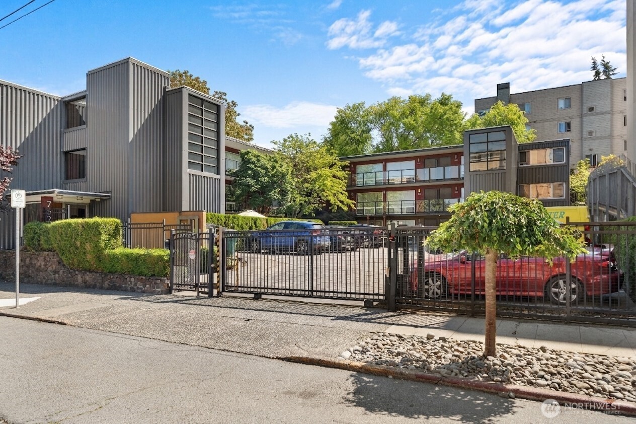 752 Bellevue Avenue E #212