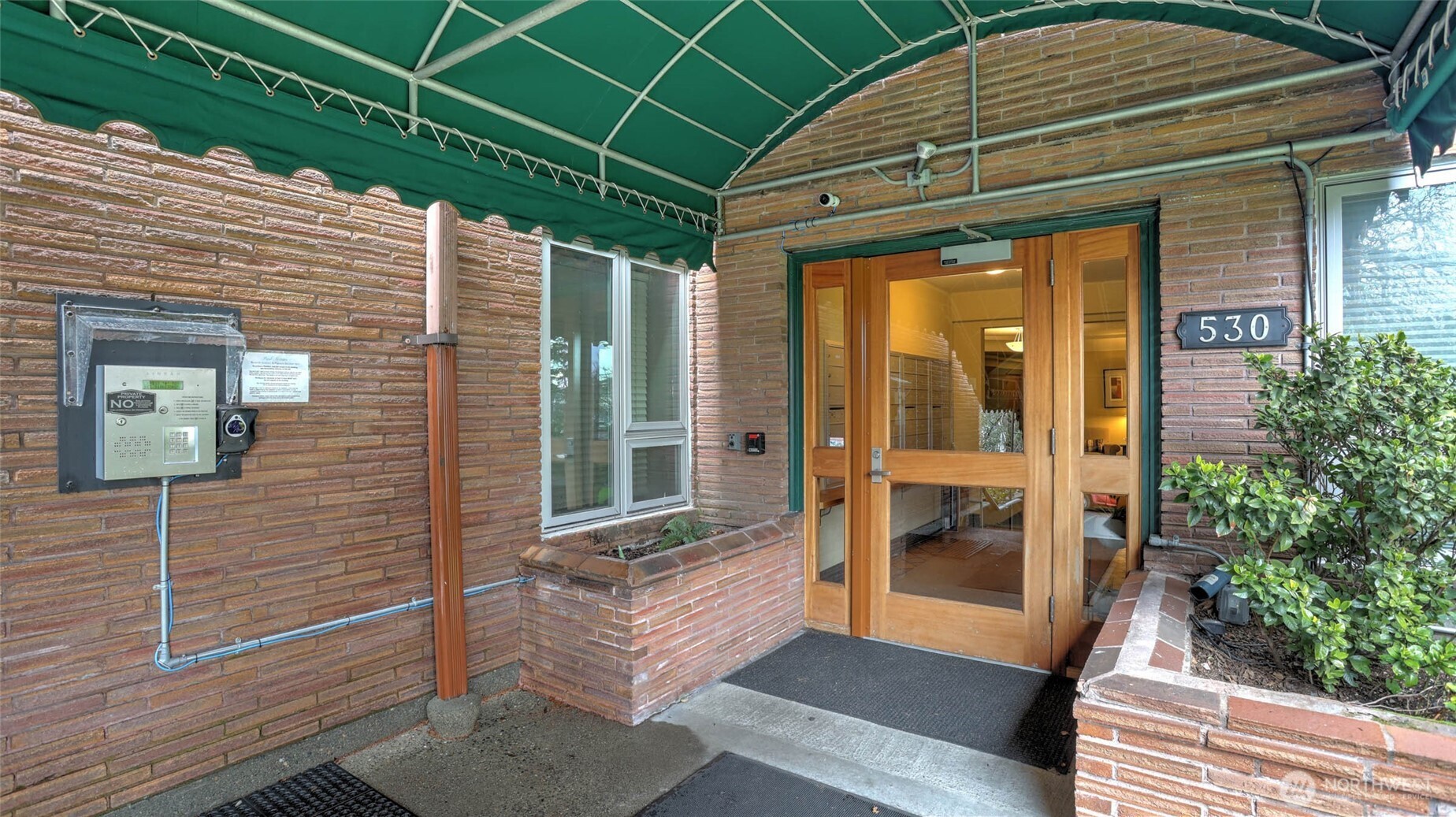 530 W Olympic Place #304, Seattle, WA 98119, photo 2 of 15