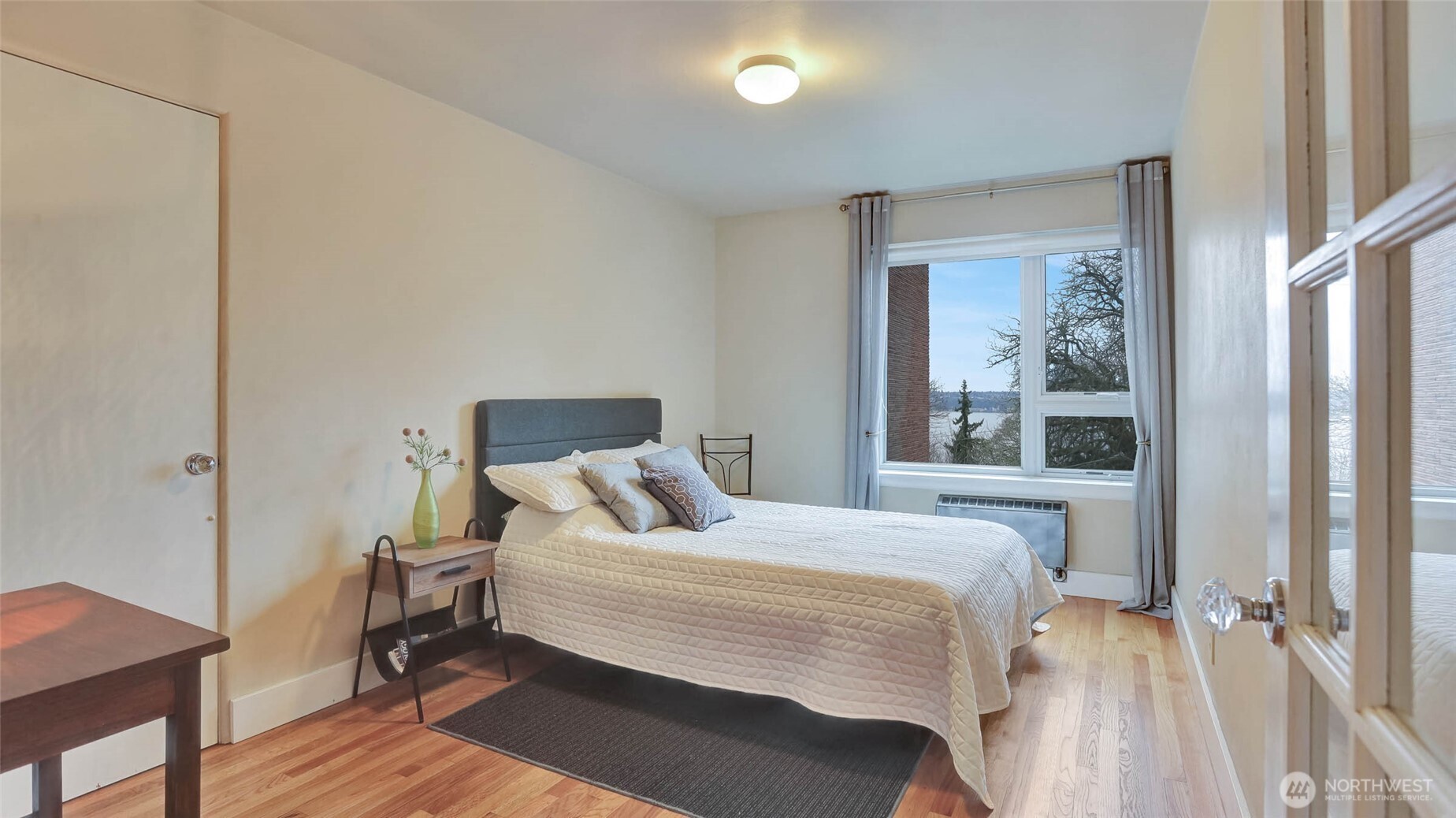 530 W Olympic Place #304, Seattle, WA 98119, photo 4 of 15