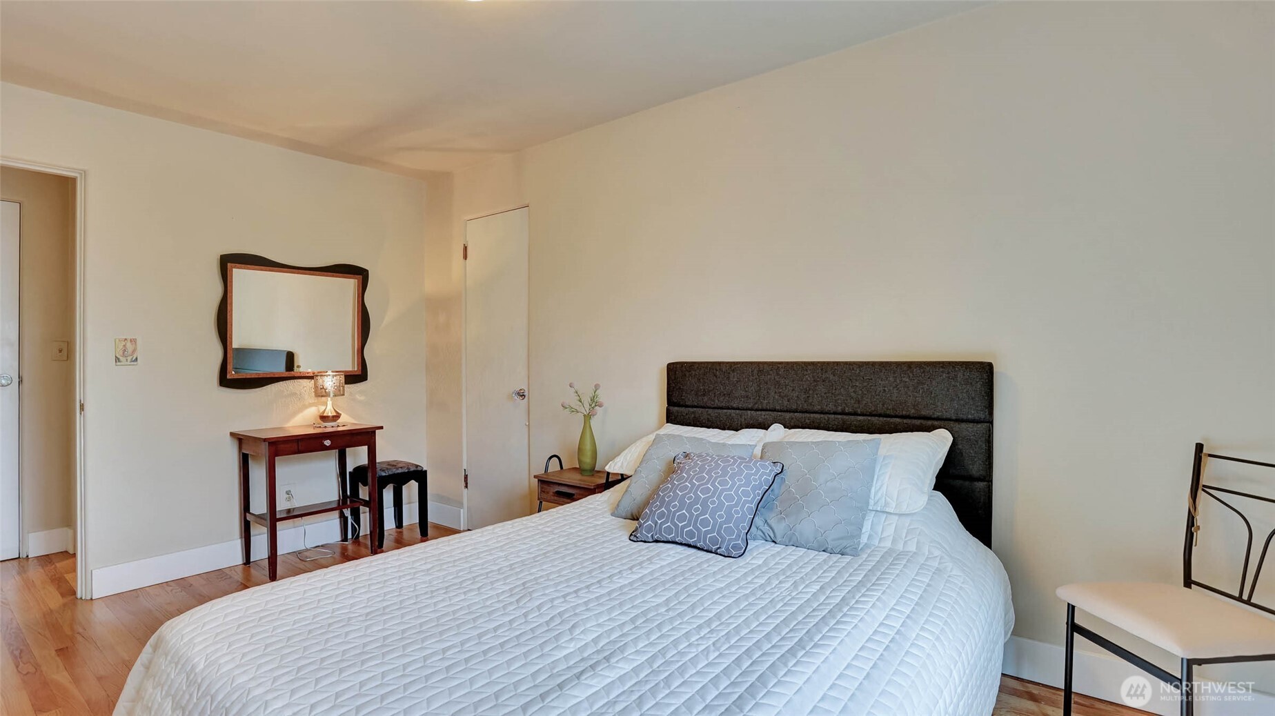 530 W Olympic Place #304, Seattle, WA 98119, photo 5 of 15