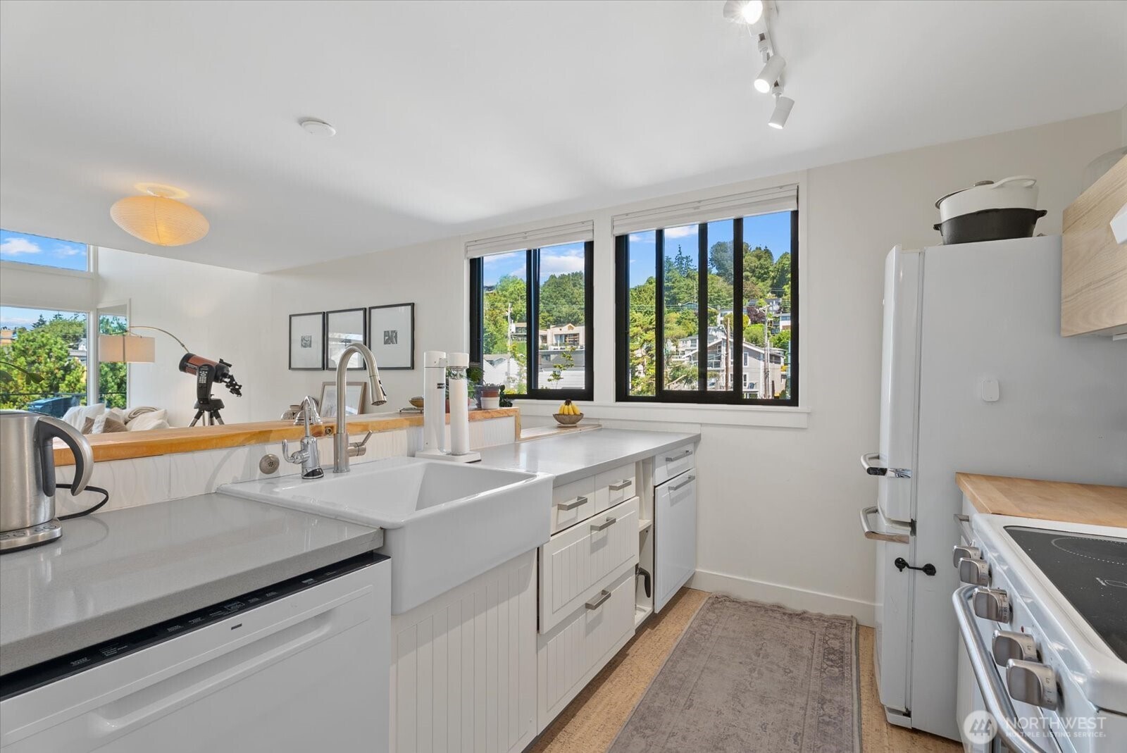 3717 Beach Drive SW #303, Seattle, WA 98116, photo 5 of 27