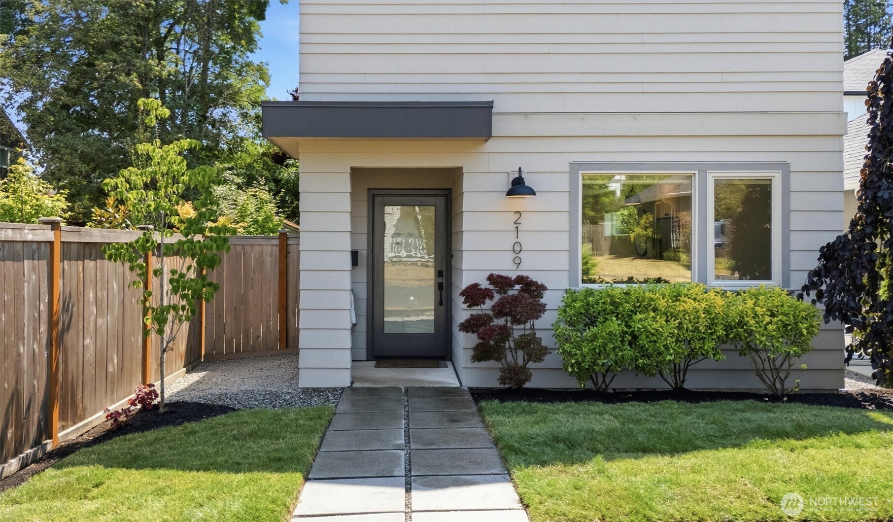 2109 NE 83rd Street, Seattle, WA 98115, photo 2 of 19