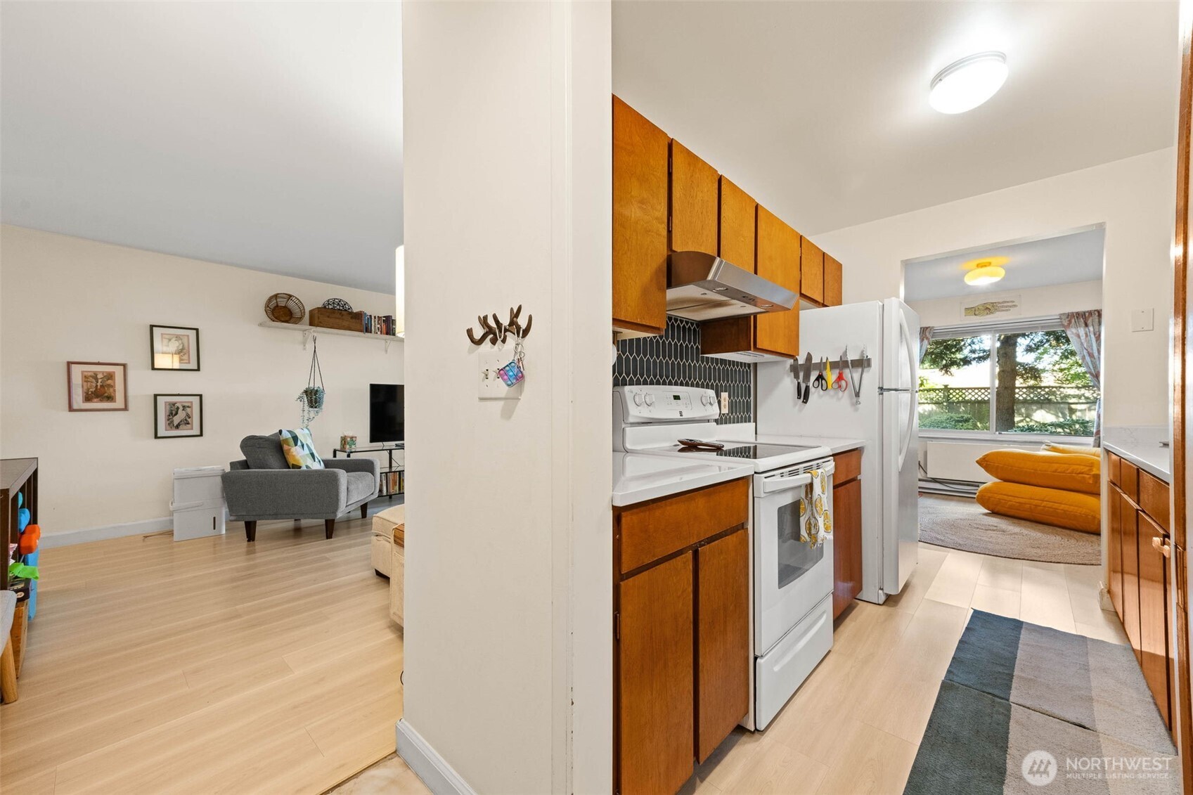 11515 Greenwood Avenue N #H, Seattle, WA 98133, photo 3 of 39