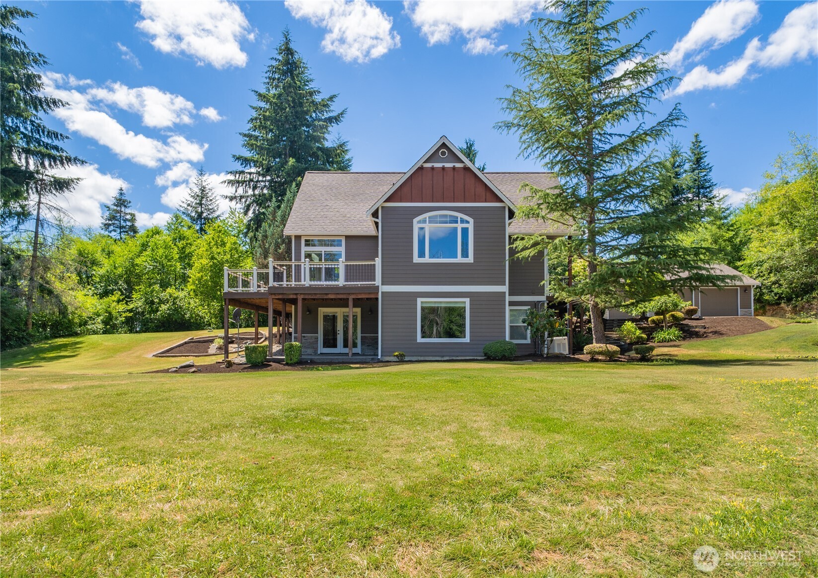 402 Troy Drive SE