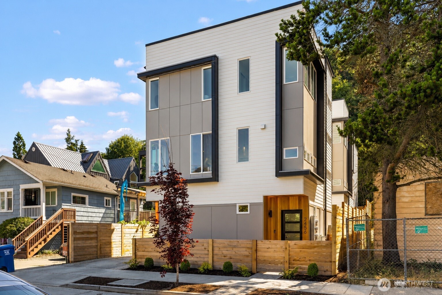 2456 55th Avenue SW, Seattle, WA 98116, photo 2 of 3