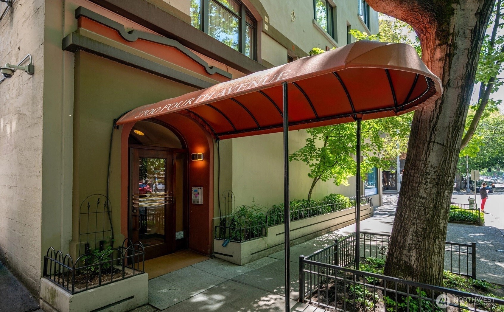 2700 4th Avenue #503, Seattle, WA 98121-1245, photo 3 of 33