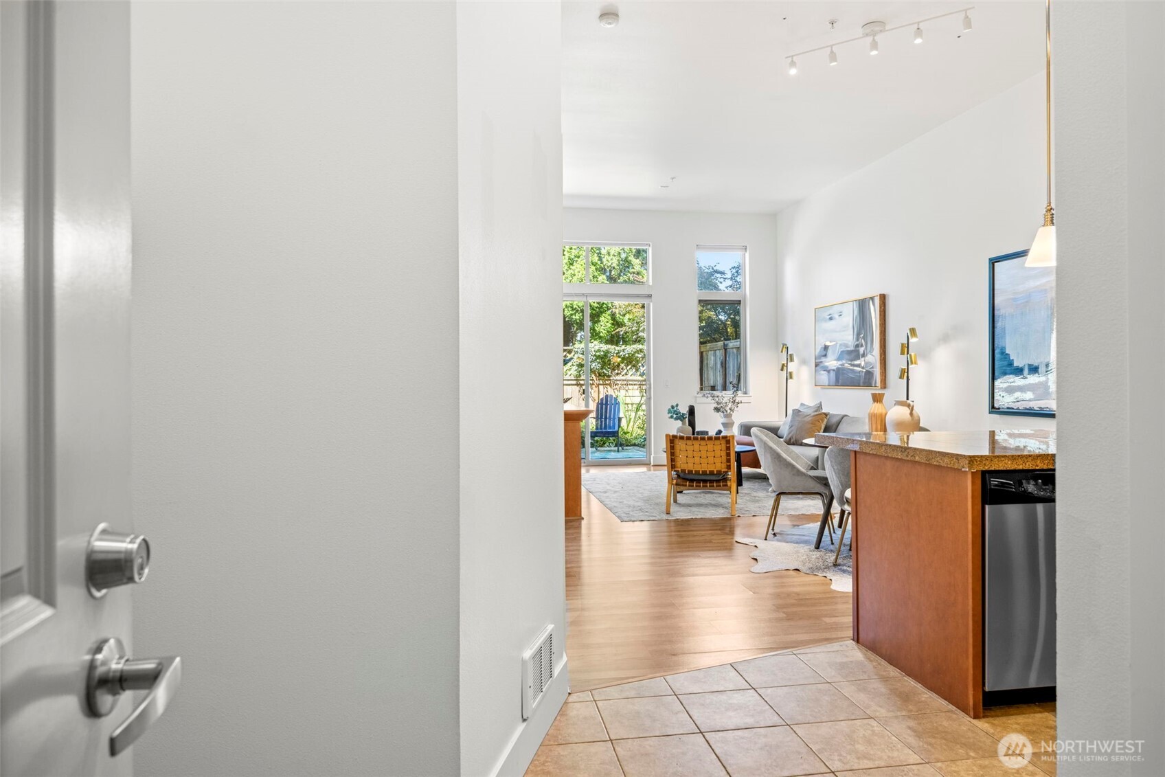 6801 Greenwood Avenue N #106, Seattle, WA 98103, photo 4 of 28