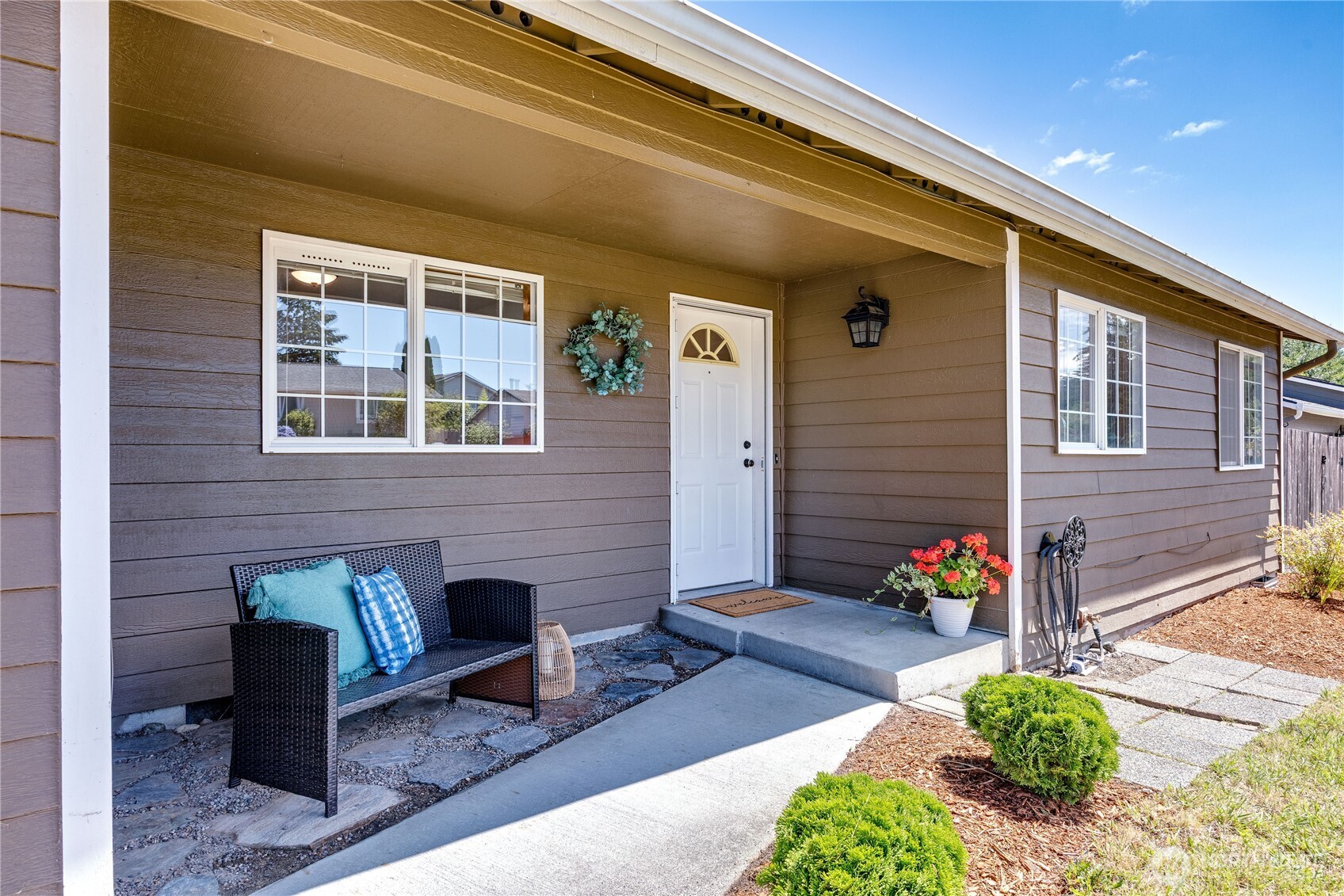 19782 Mosjon Circle NE