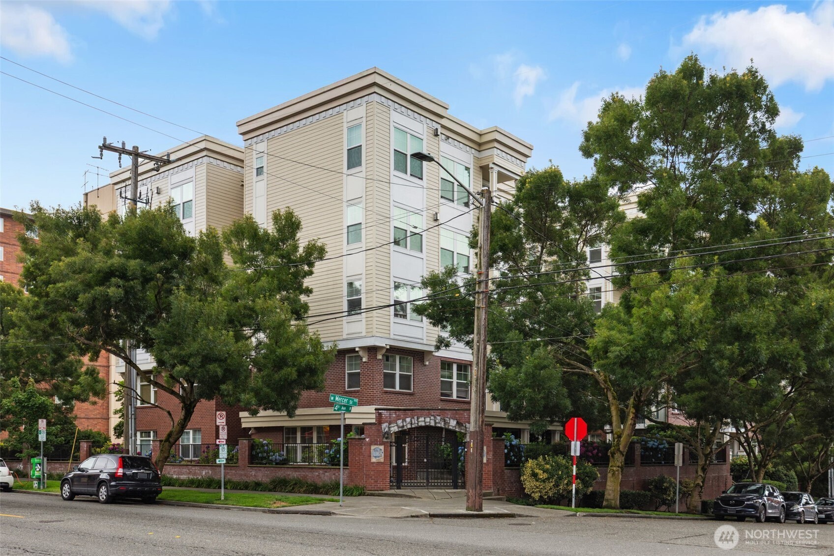 530 4th Avenue W #508, Seattle, WA 98119, photo 2 of 39