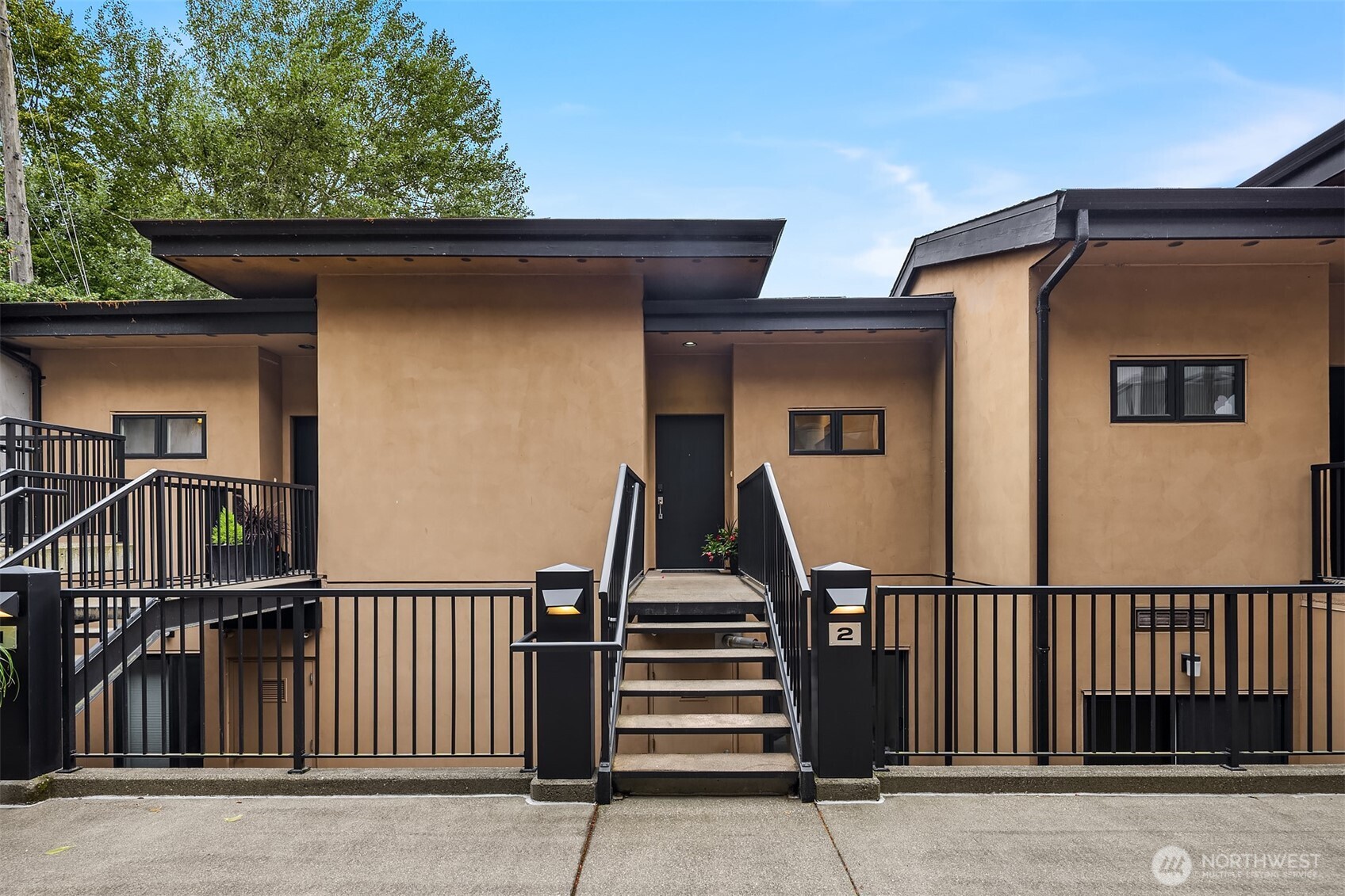 80 E Roanoke Street #2, Seattle, WA 98102, photo 3 of 36