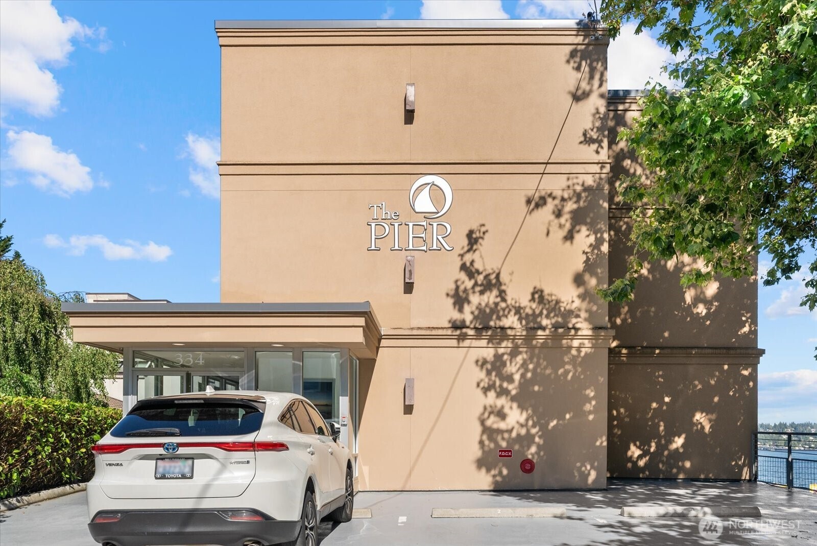 334 Lakeside Avenue S #406, Seattle, WA 98144, photo 2 of 36