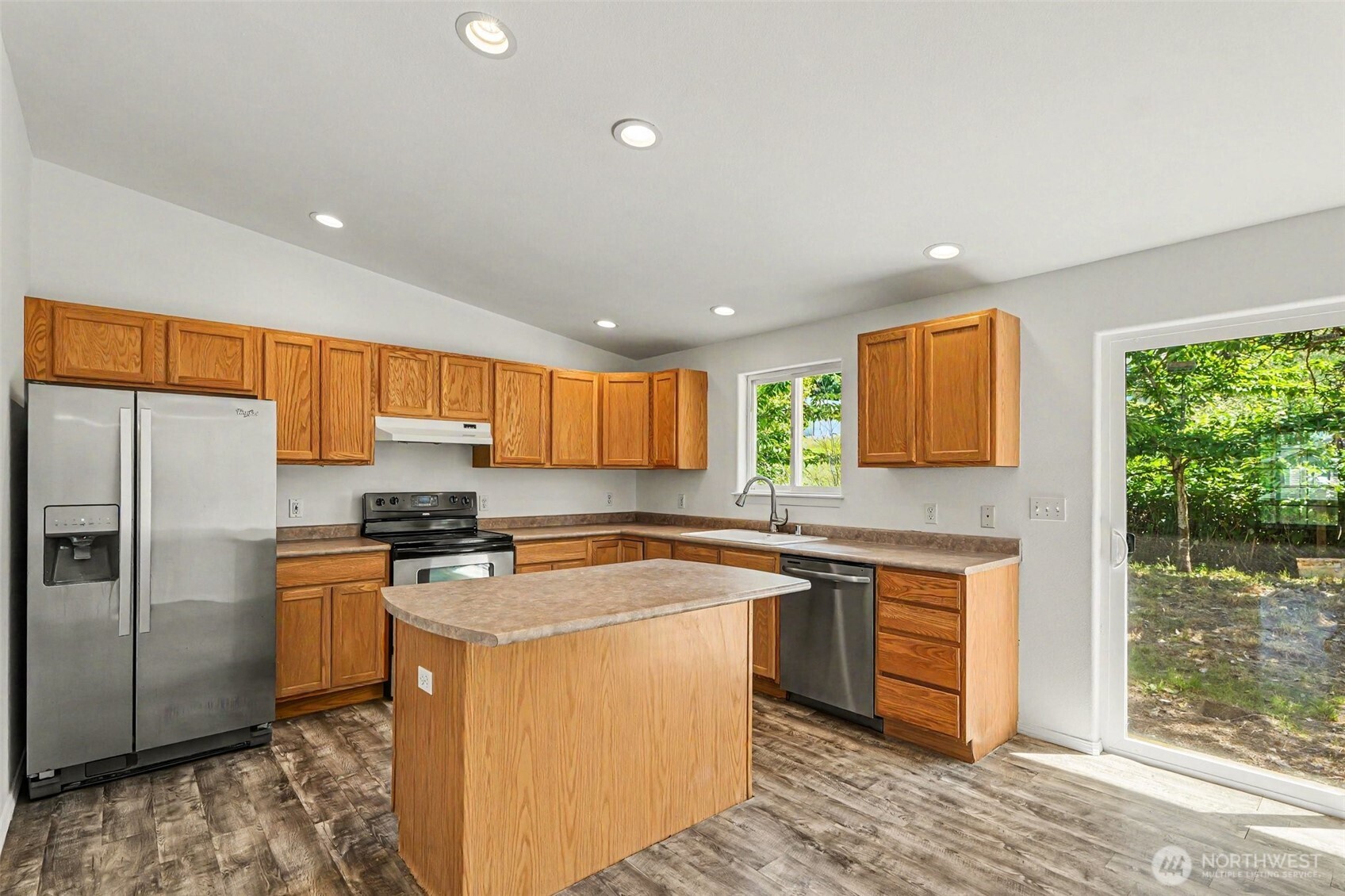 364 Melissa Street, Camano Island, WA 98282, photo 4 of 14