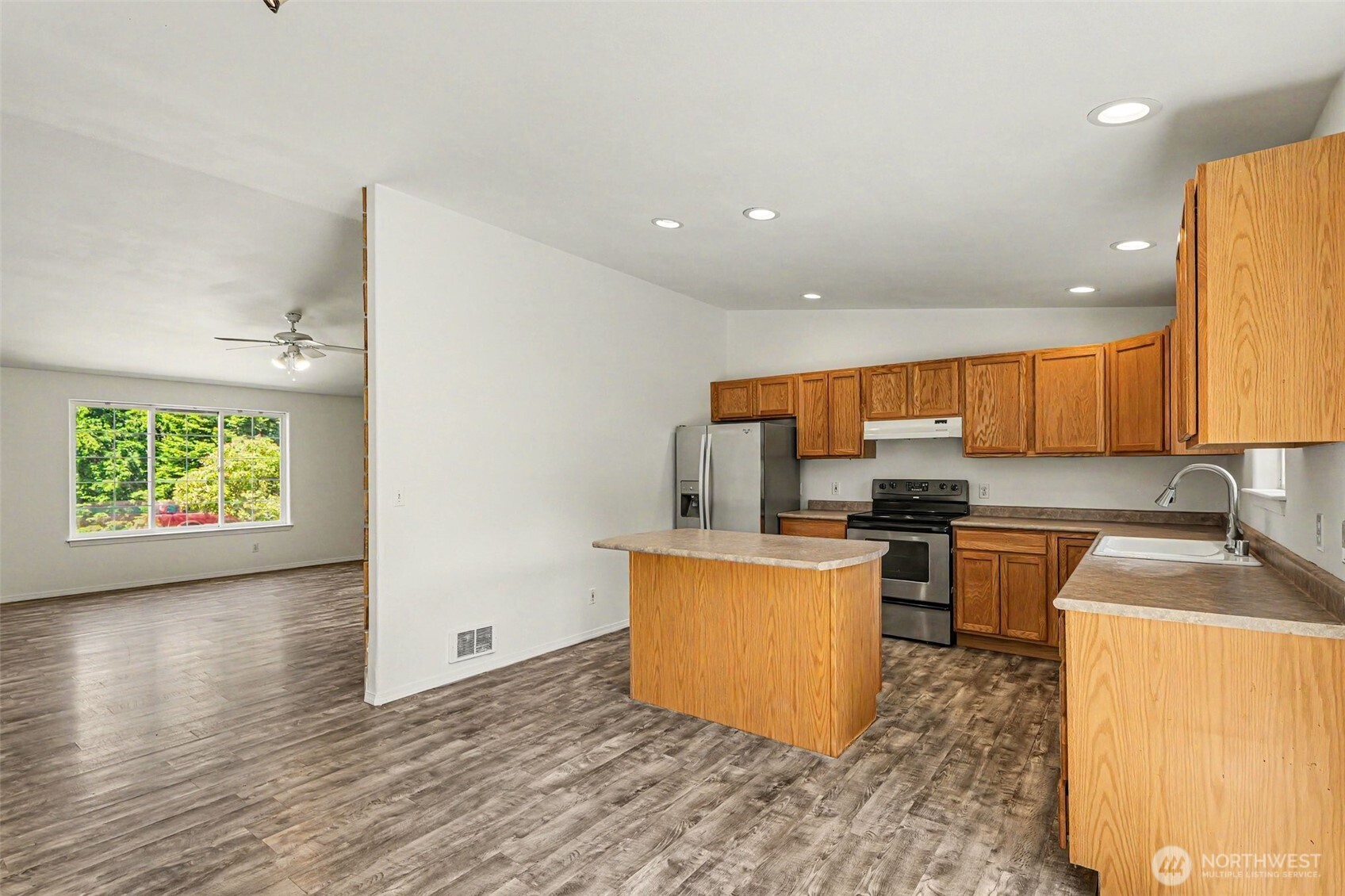 364 Melissa Street, Camano Island, WA 98282, photo 5 of 14