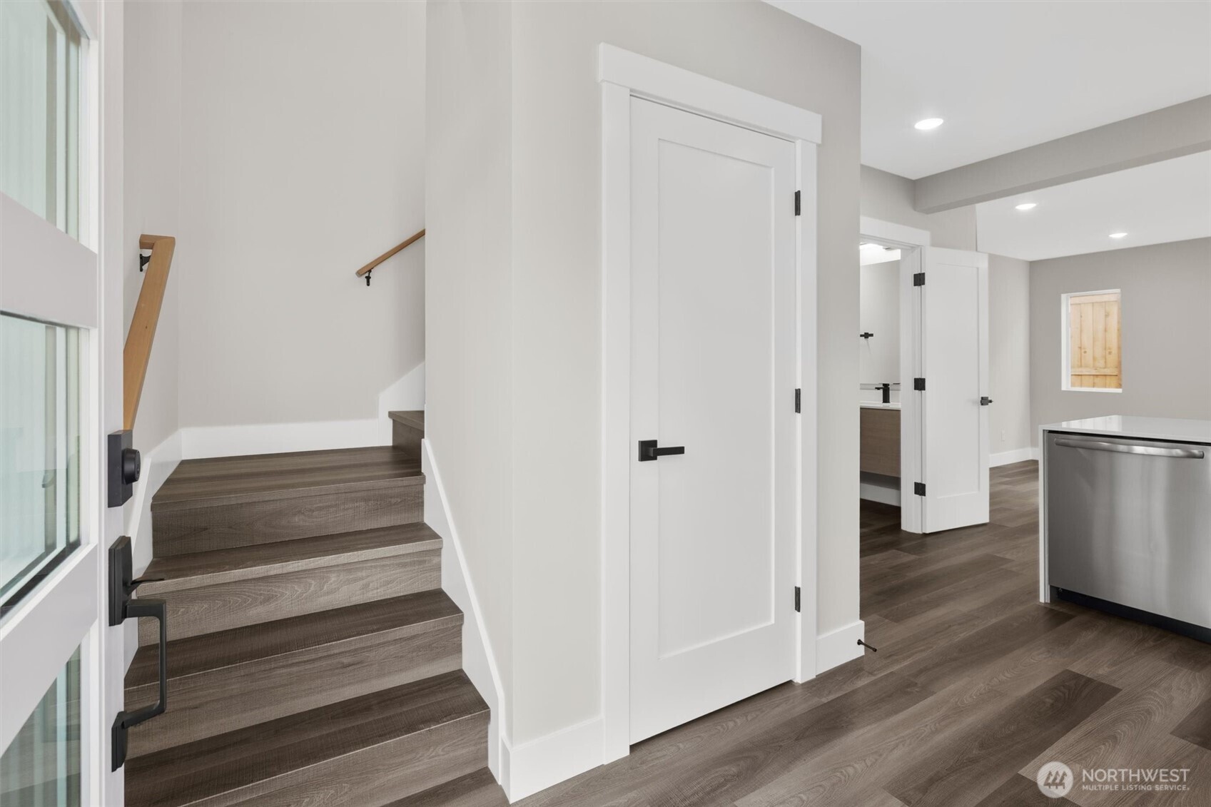 503 NE 42nd Street, Seattle, WA 98105, photo 2 of 18